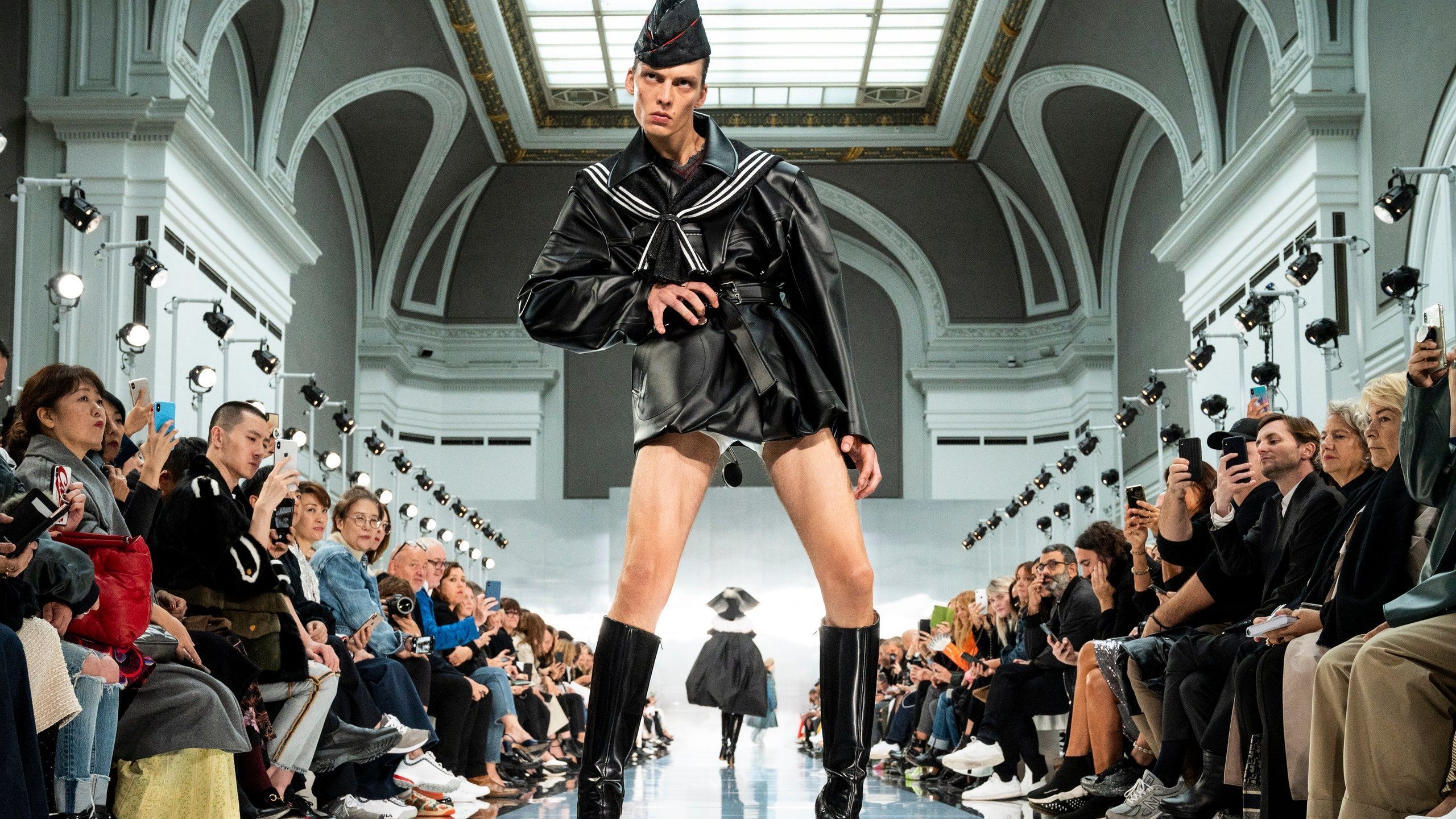 2560x1440 Margiela Created That Viral Runway Walk