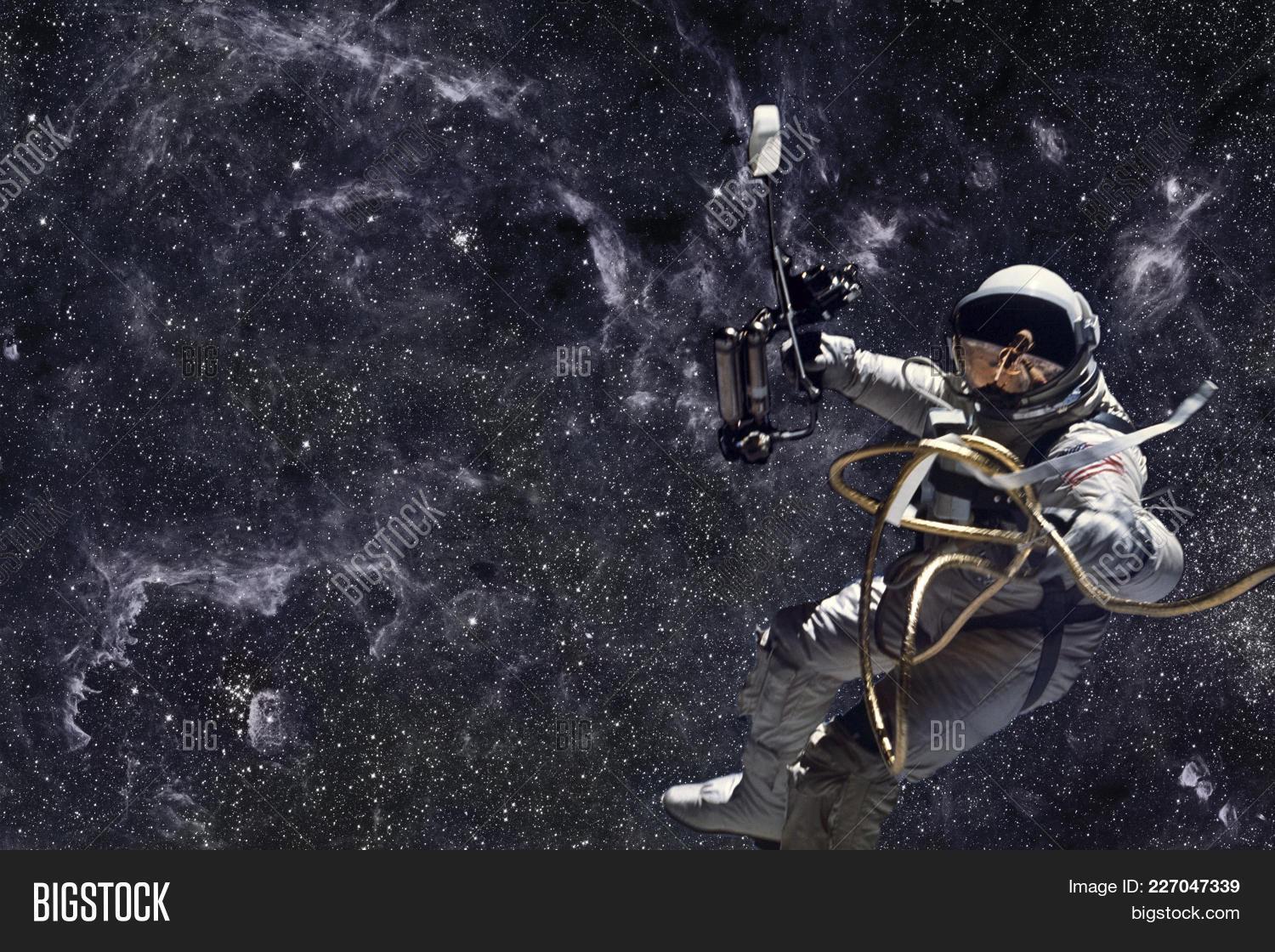 1500x1120 Astronaut Outer Space Image & Photo (Free Trial)