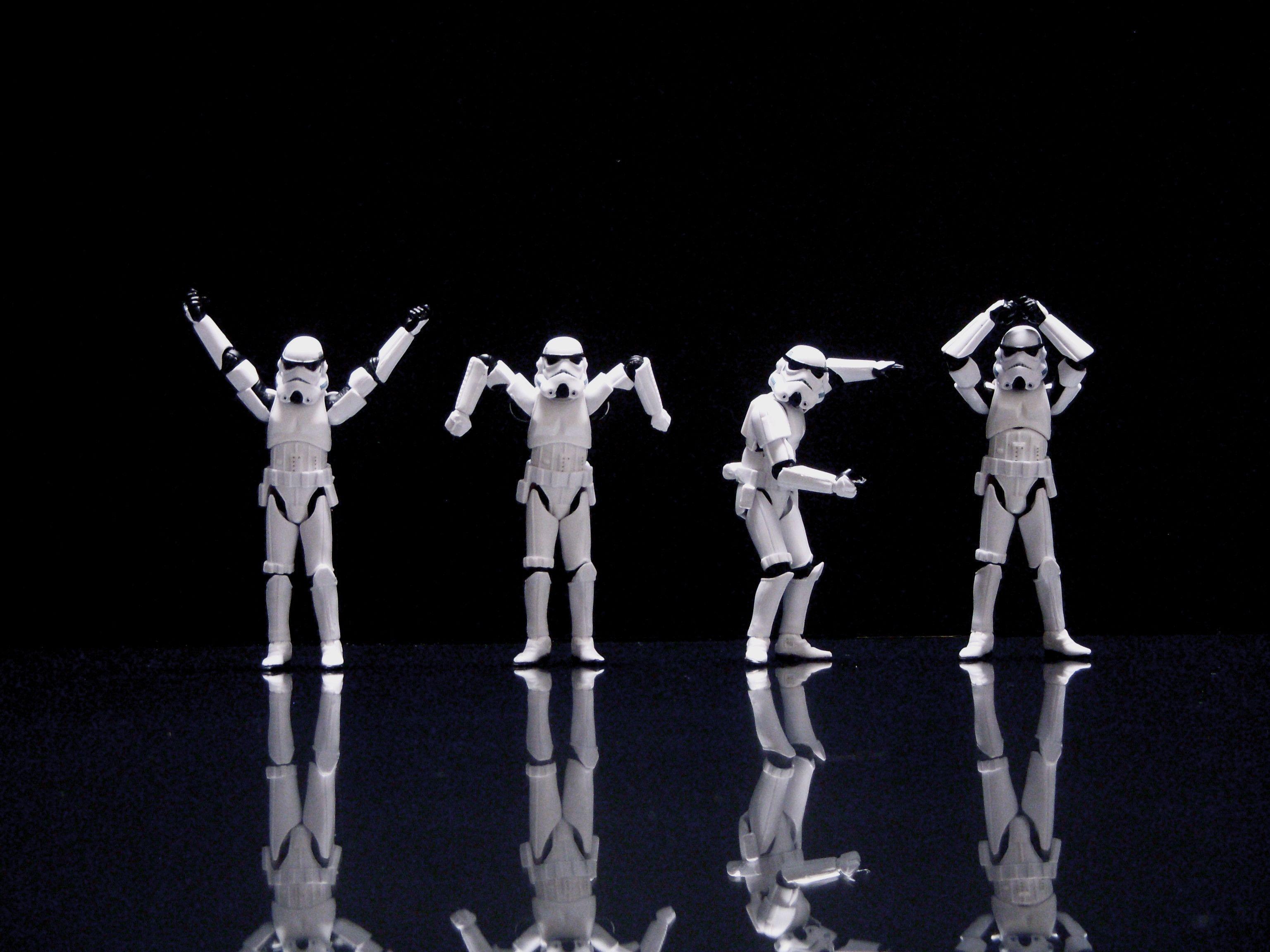 3072x2304 Funny Star Wars Wallpaper
