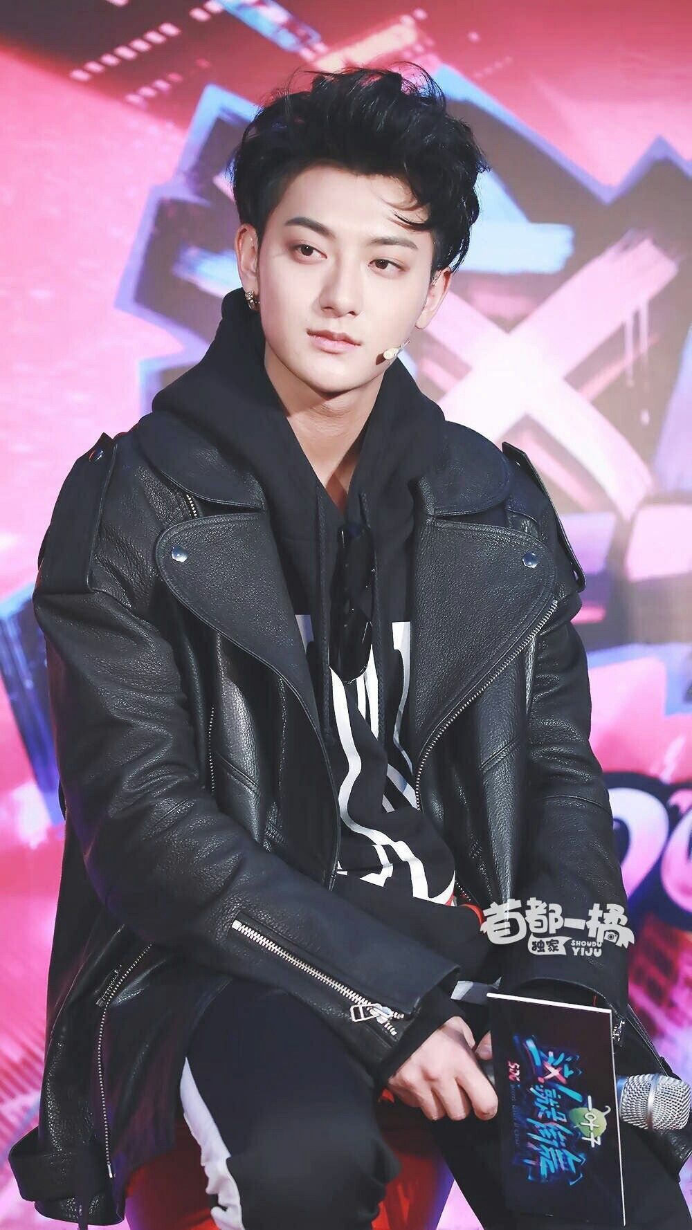 1000x1778 Huang Zitao Wallpaper