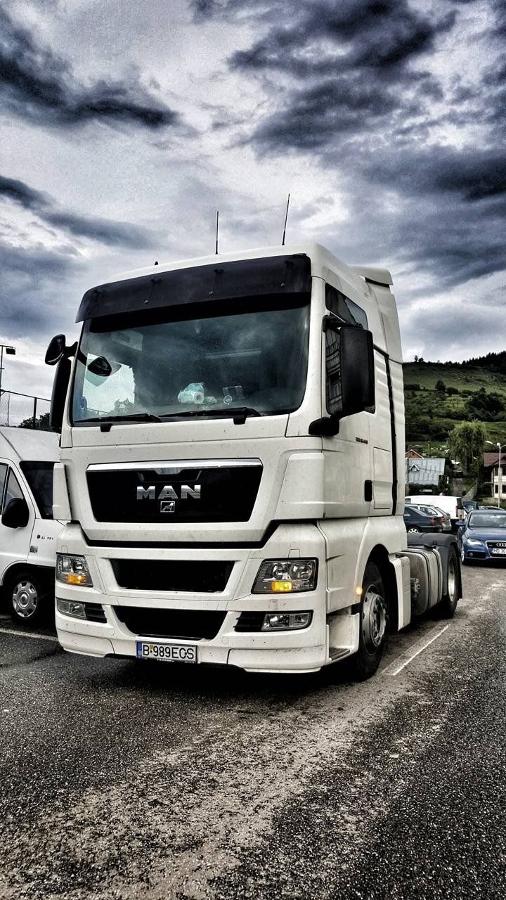 720x1280 White truck Wallpaper Download