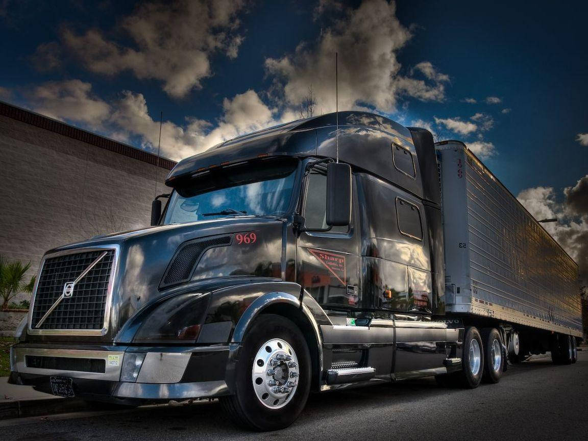 1152x864 Free Cool Trucks HD Wallpaper