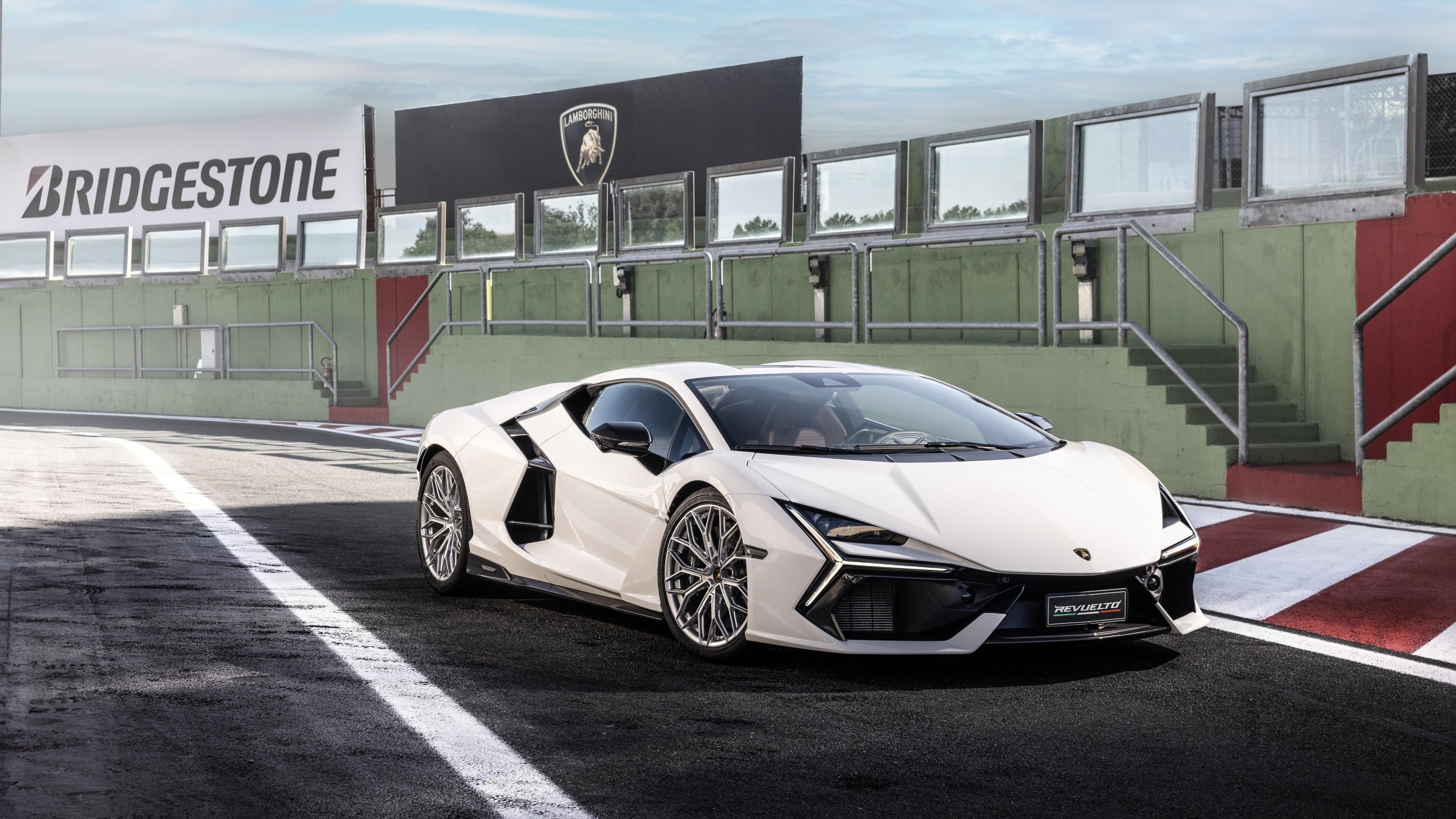 3840x2160 Lamborghini Revuelto Super Sports Car