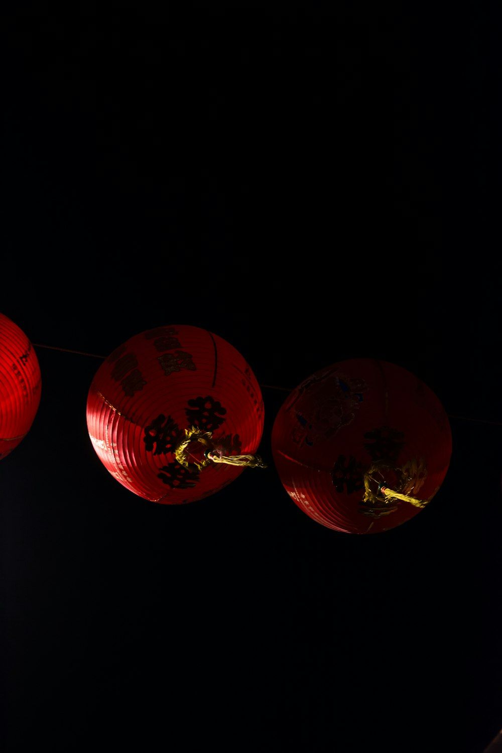 1000x1500 Hanged red Chinese lanterns photo