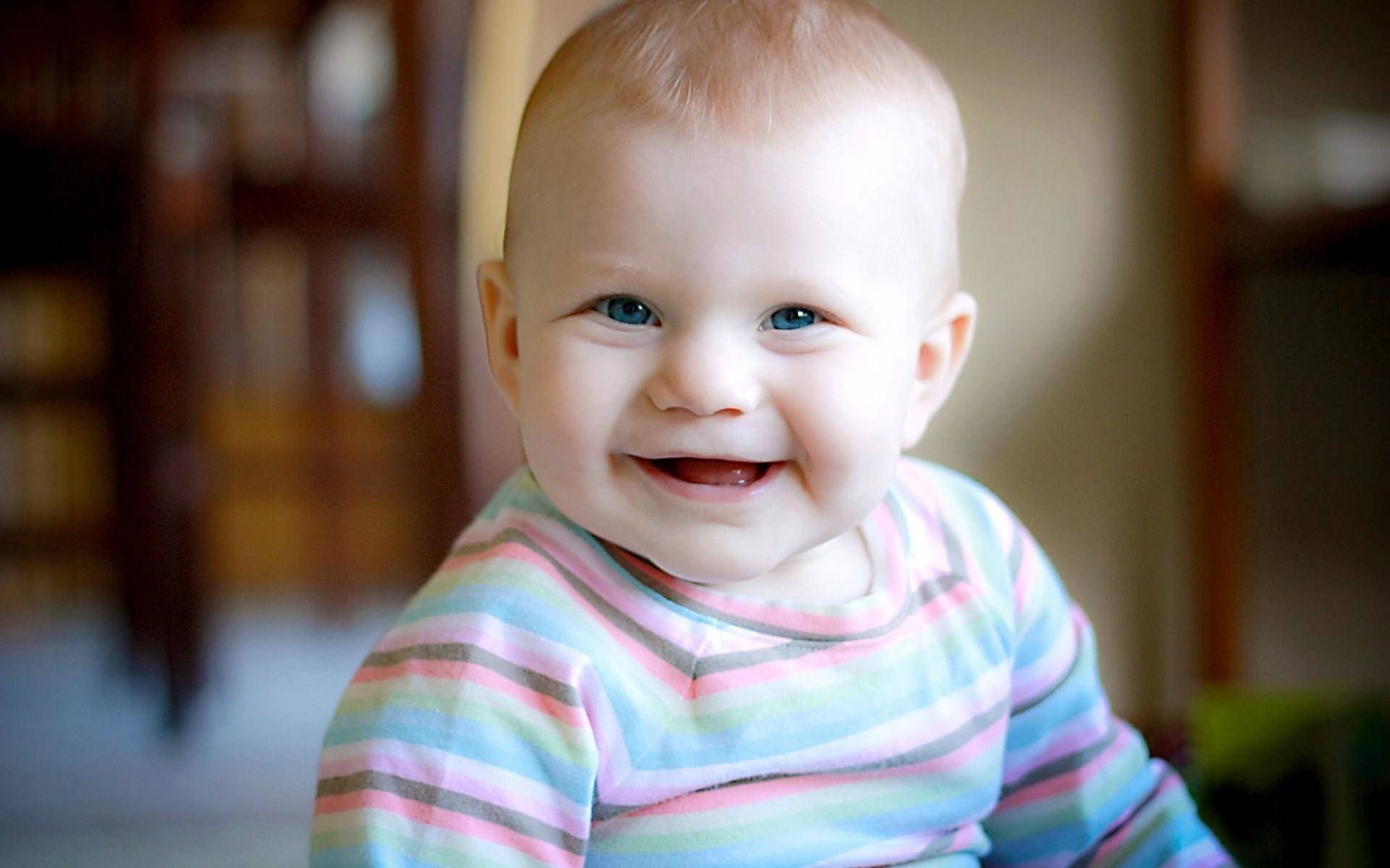 1920x1200 Baby Boy With Adorable Smile Wallpaper
