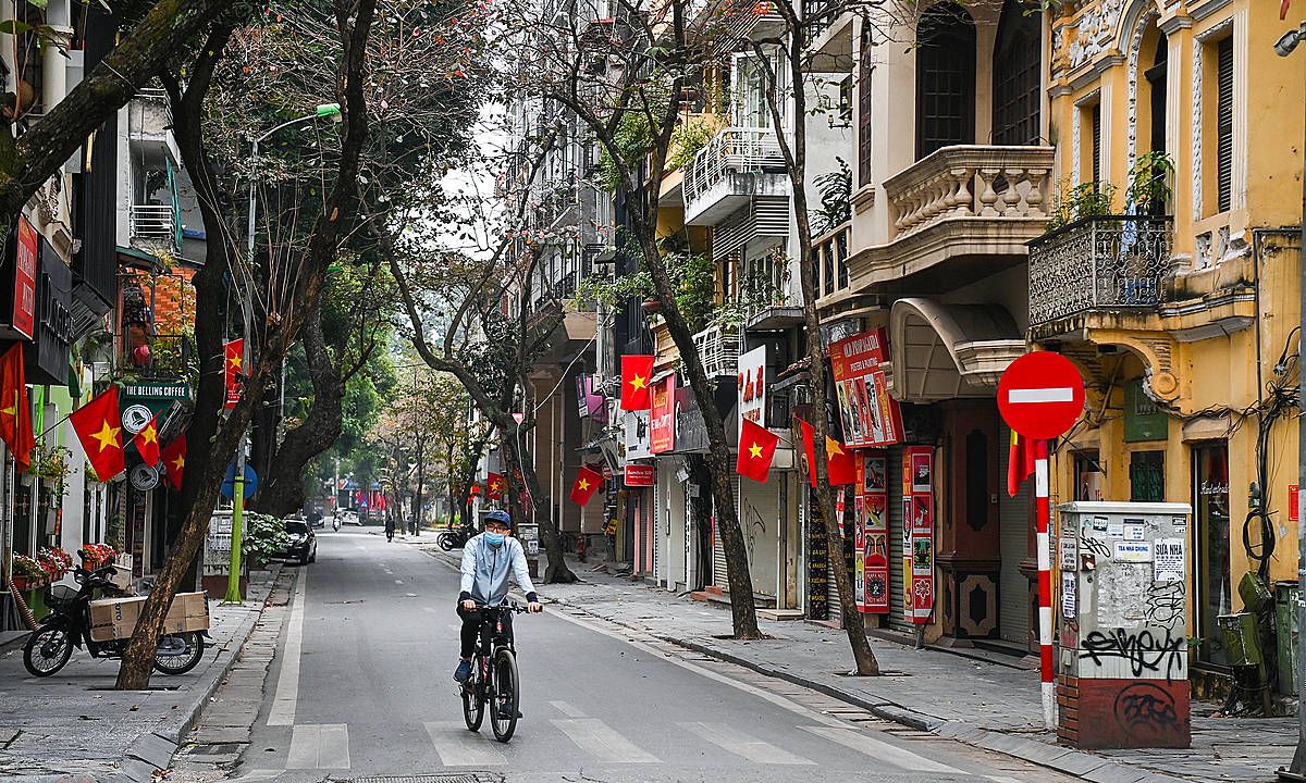 1200x720 Vietnam Flags In Hanoi Street Wallpaper