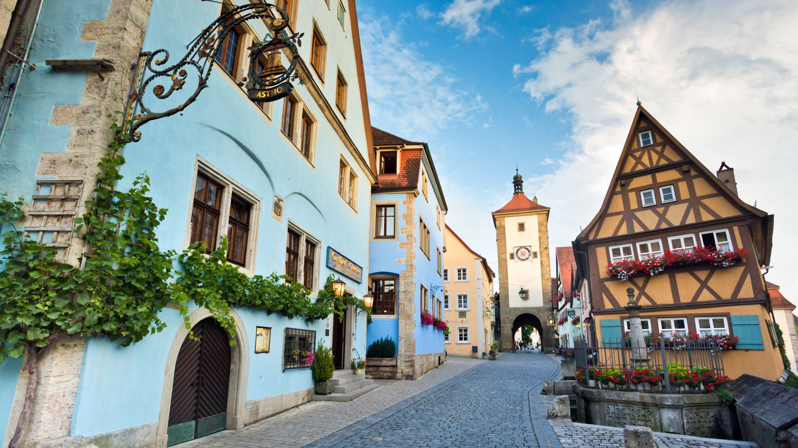 2560x1440 Rothenburg, Germany: Small Town Charm