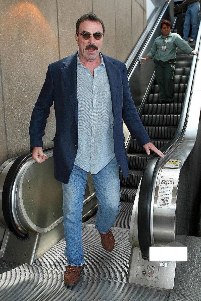800x1200 Tom Selleck