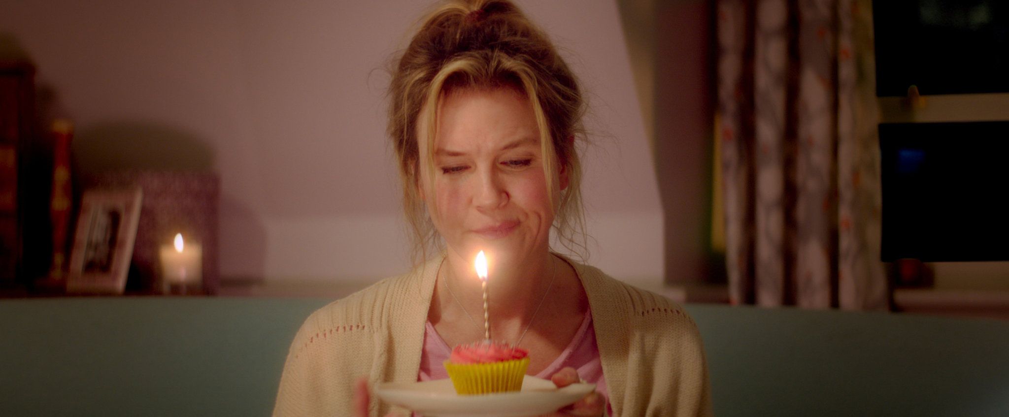 2048x847 Review: A Zany Renée Zellweger