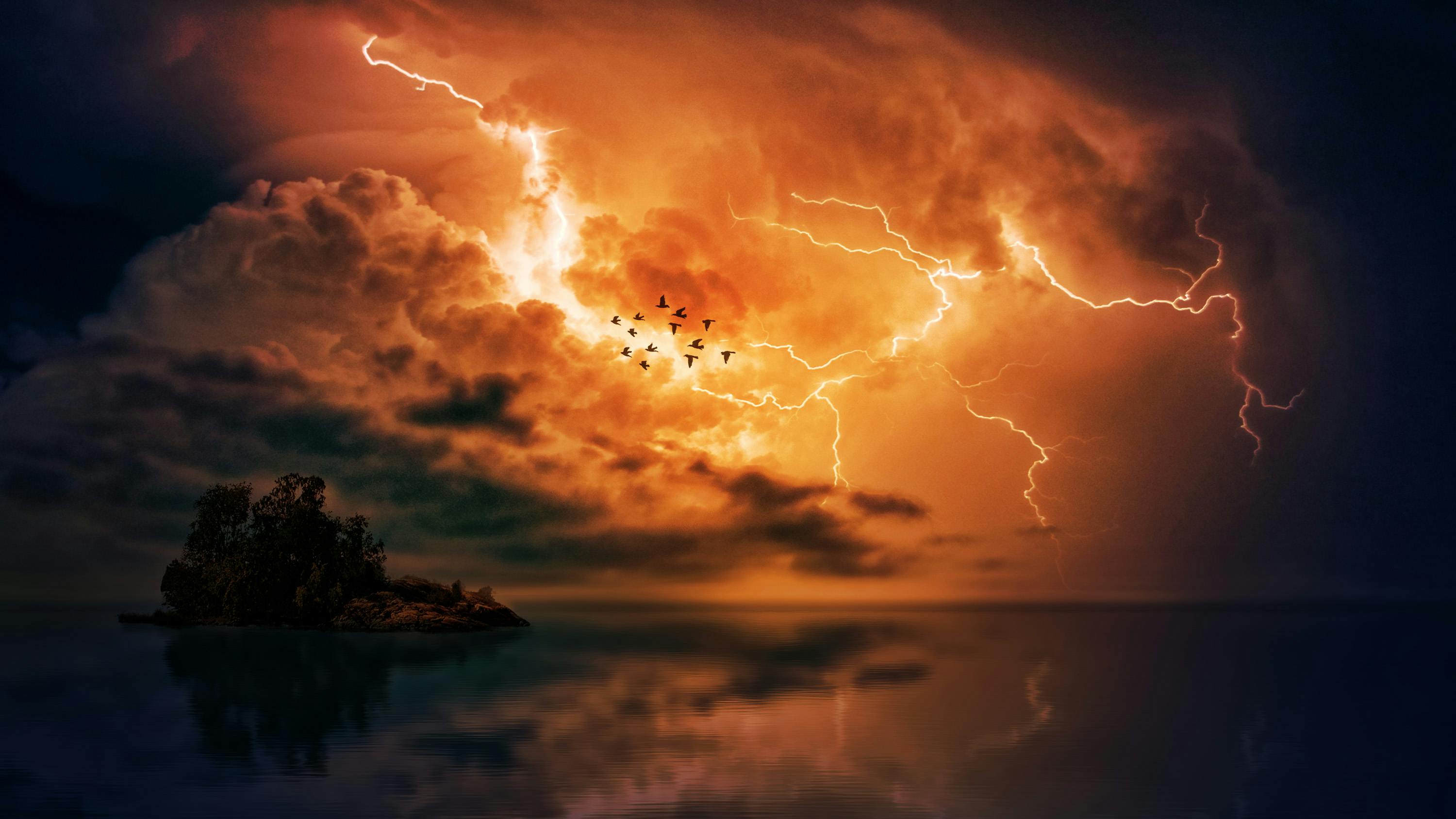 3000x1688 Lightning coming from the Sky · Free