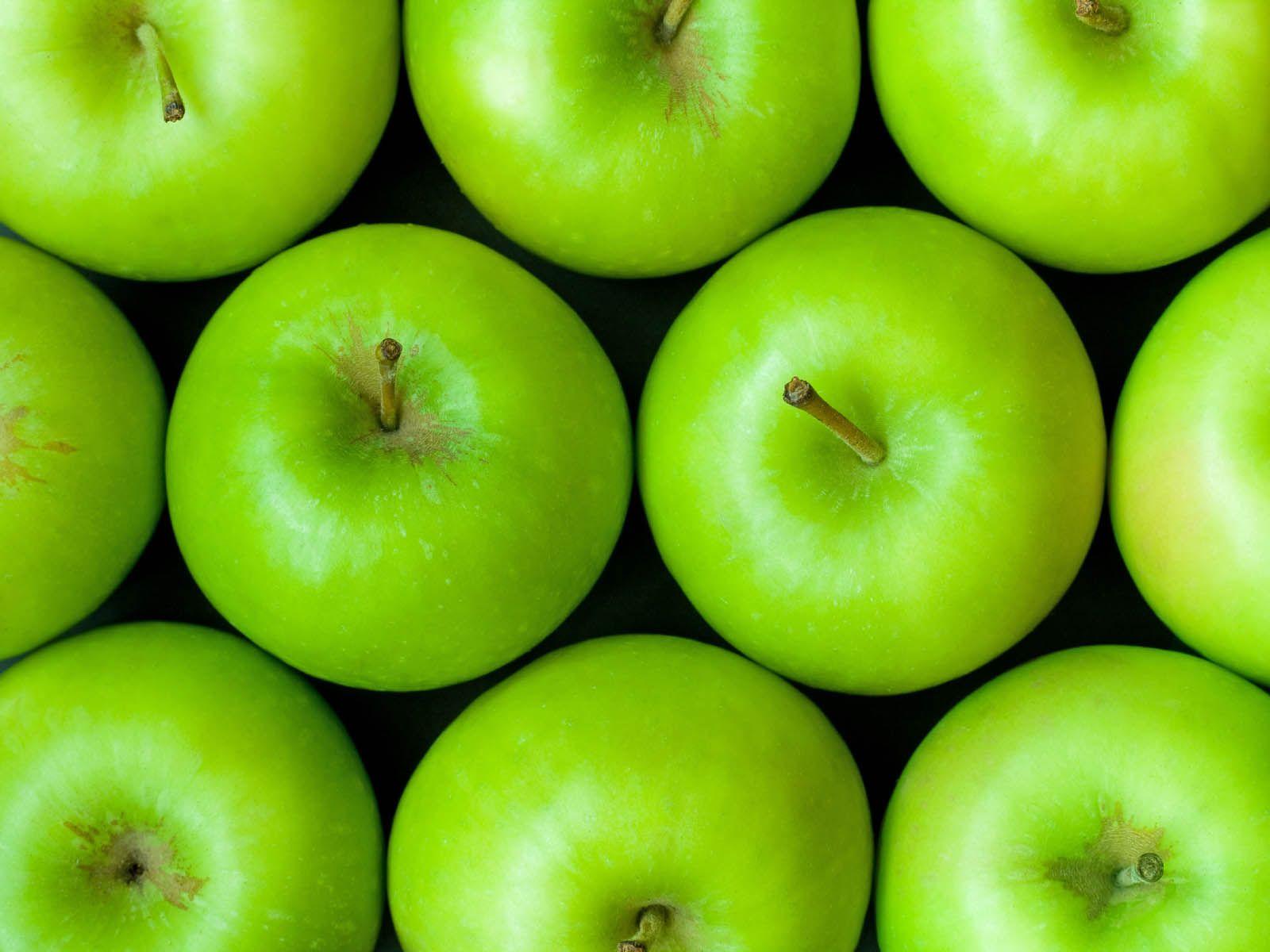 1600x1200 wallpaper: Green Apples Wallpaper