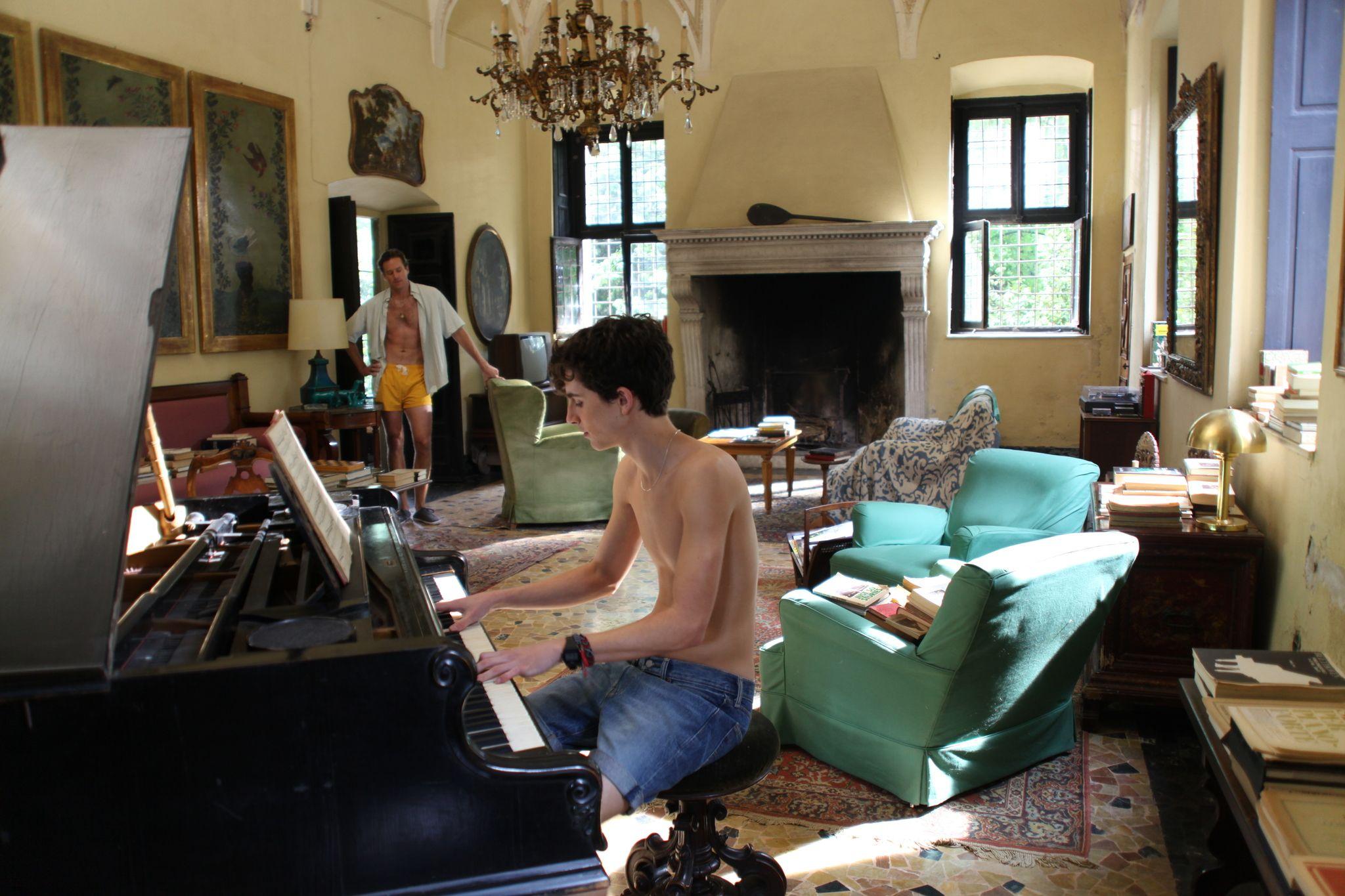 2048x1365 Call Me by Your Name (2017)