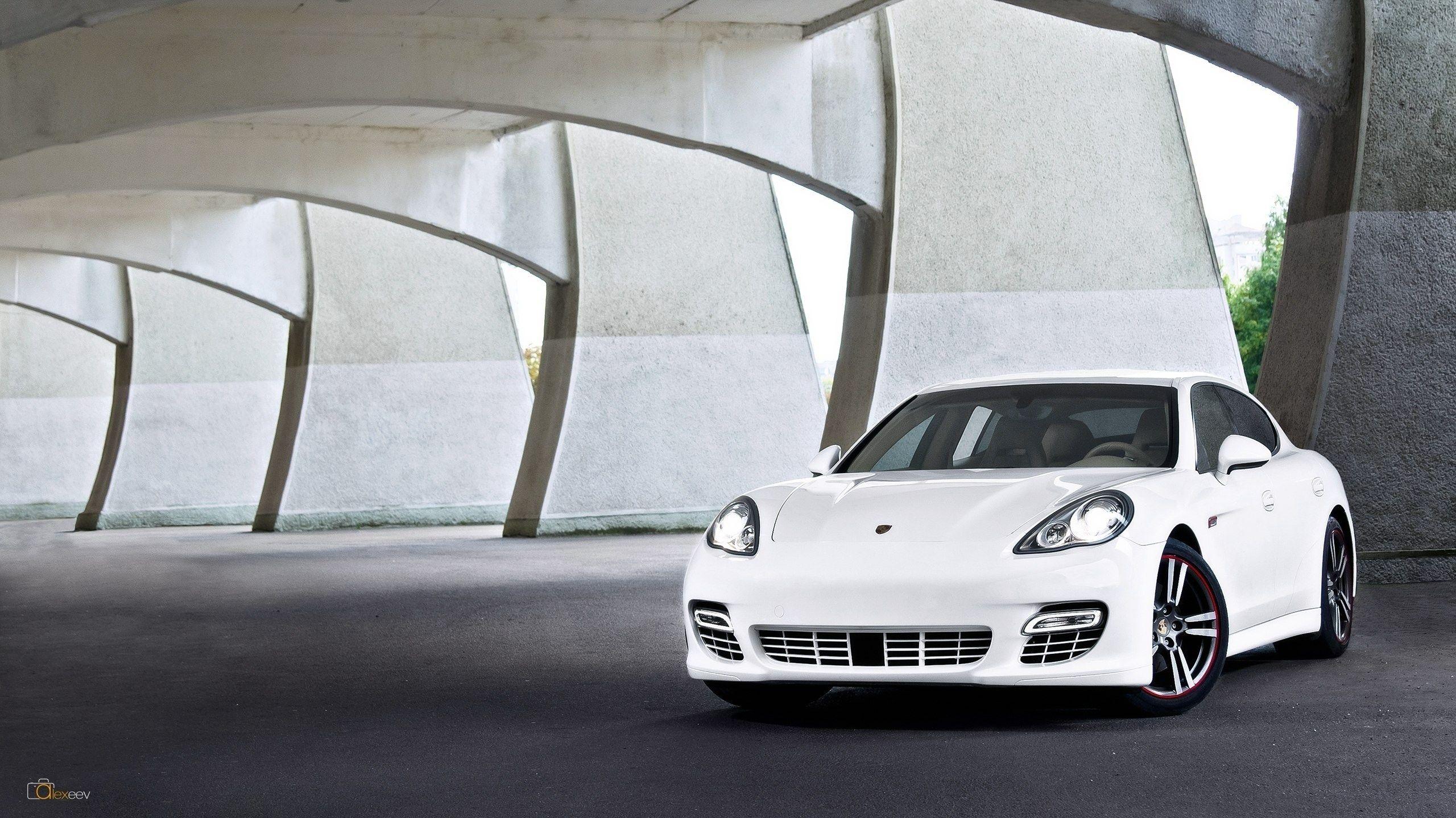 2560x1440 Porsche Panamera Turbo