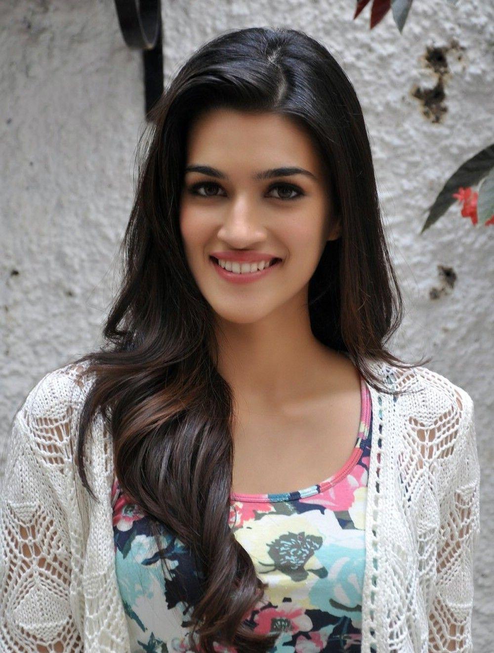 1000x1321 Kriti Wallpaper