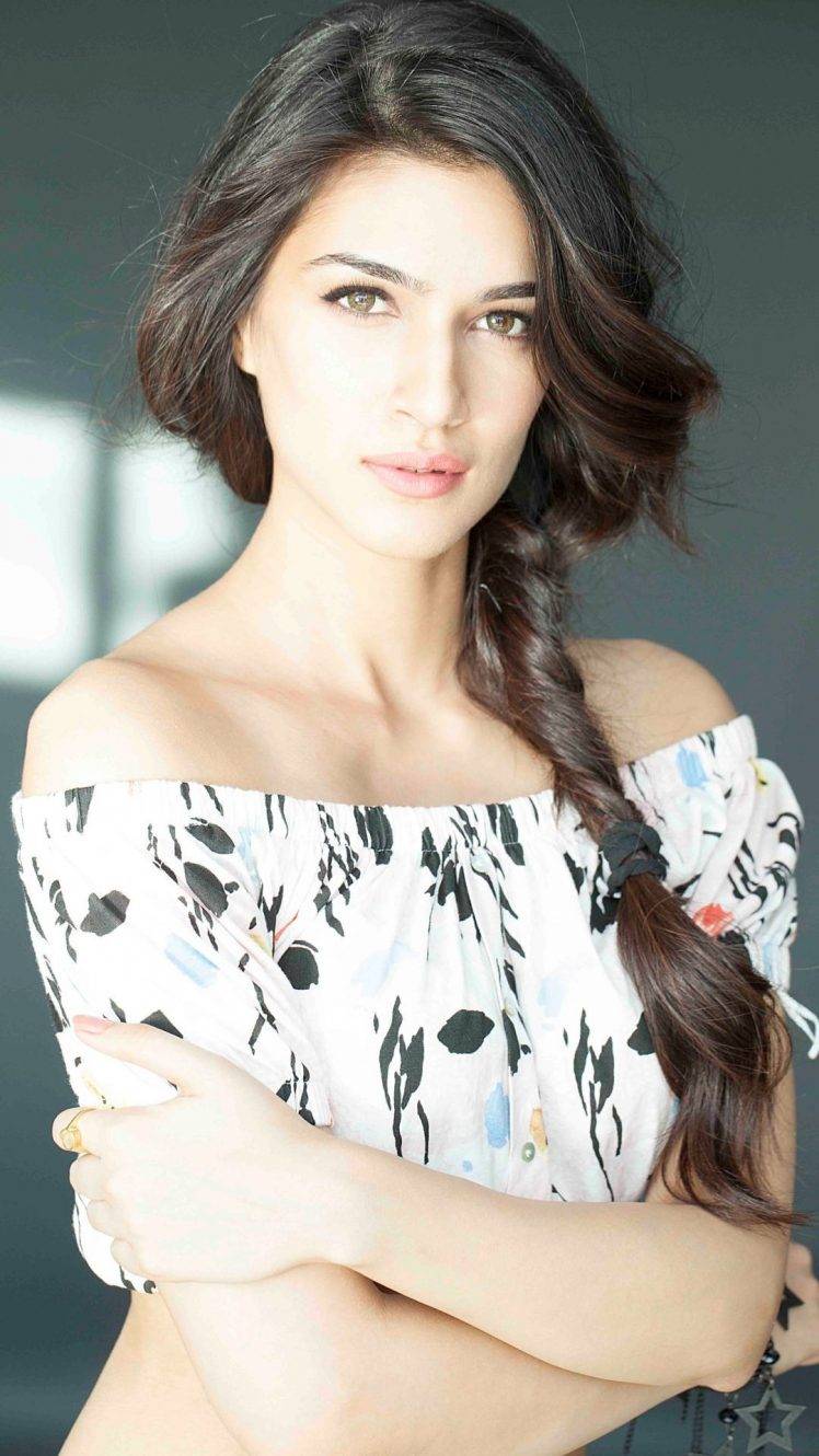 748x1330 Kriti Sanon Wallpaper HD / Desktop and Mobile Background