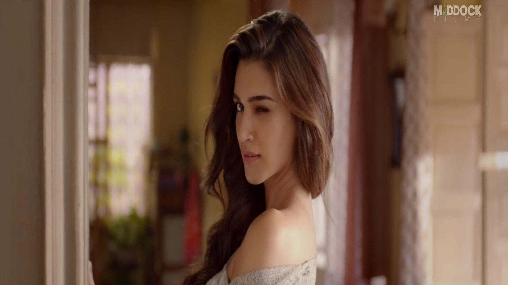 1920x1080 Kriti Sanon in 2019 Film Luka Chuppi