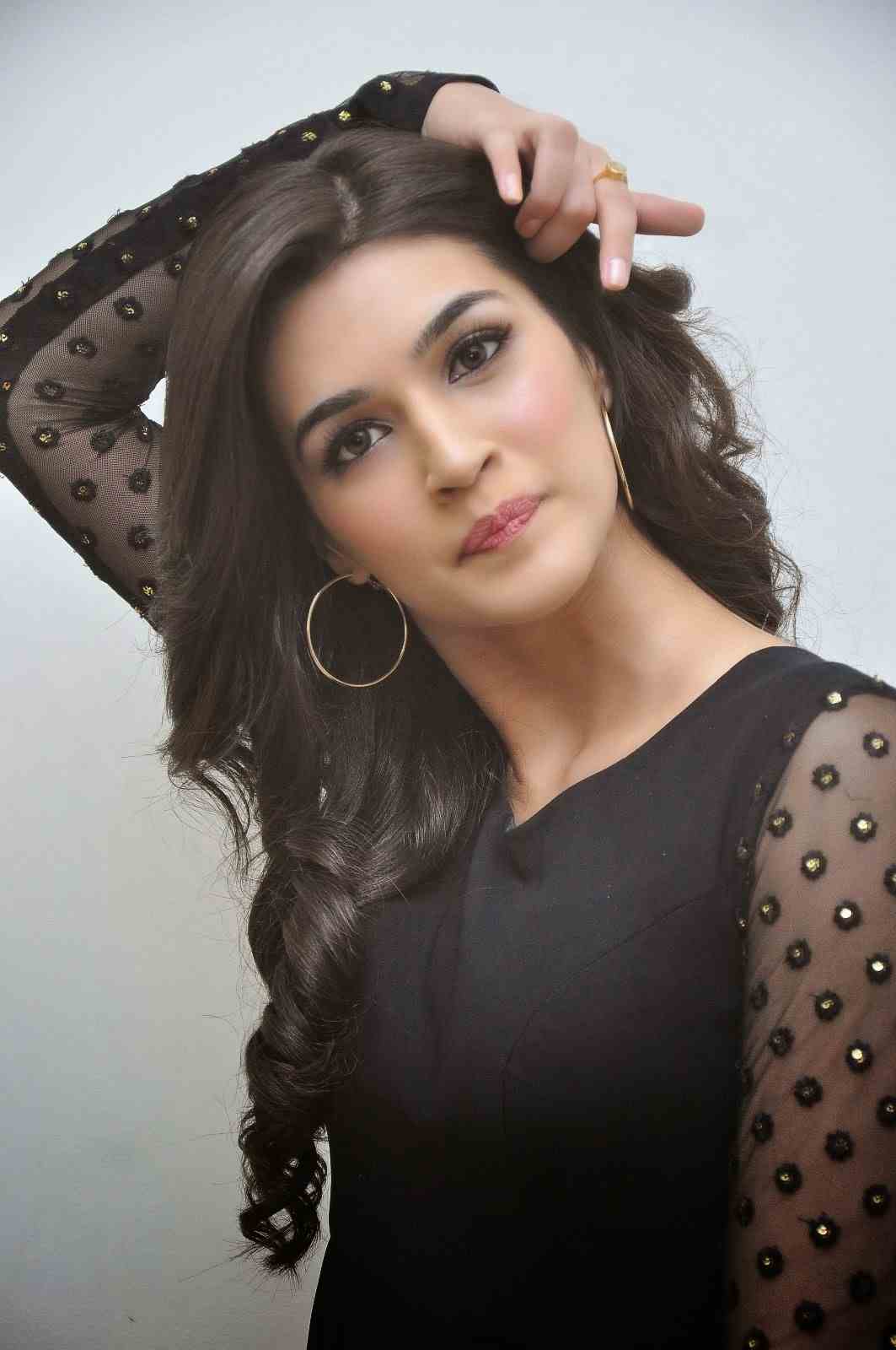 kriti sanon wallpapers top free kriti sanon backgrounds wallpaperaccess kriti sanon wallpapers top free kriti