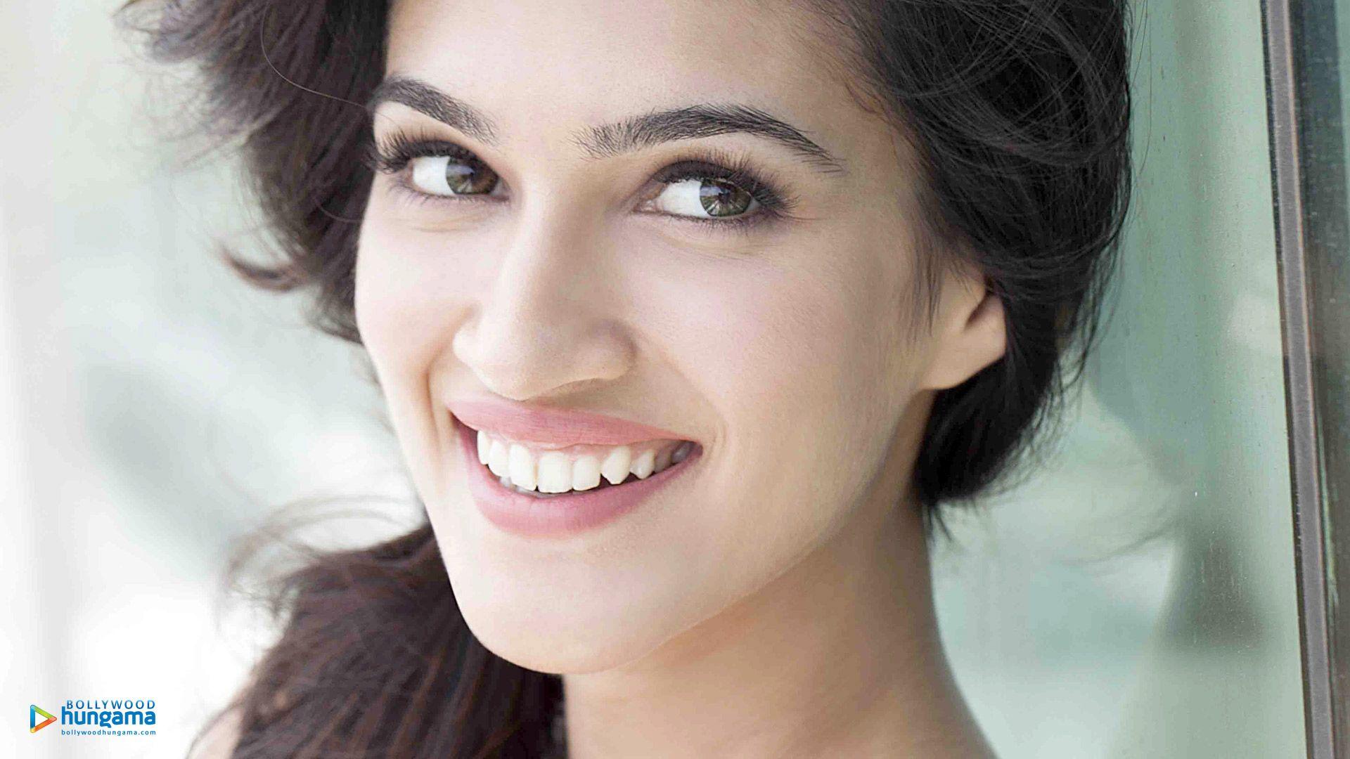 1920x1080 Kriti Sanon Wallpaper. Kriti Sanon 5