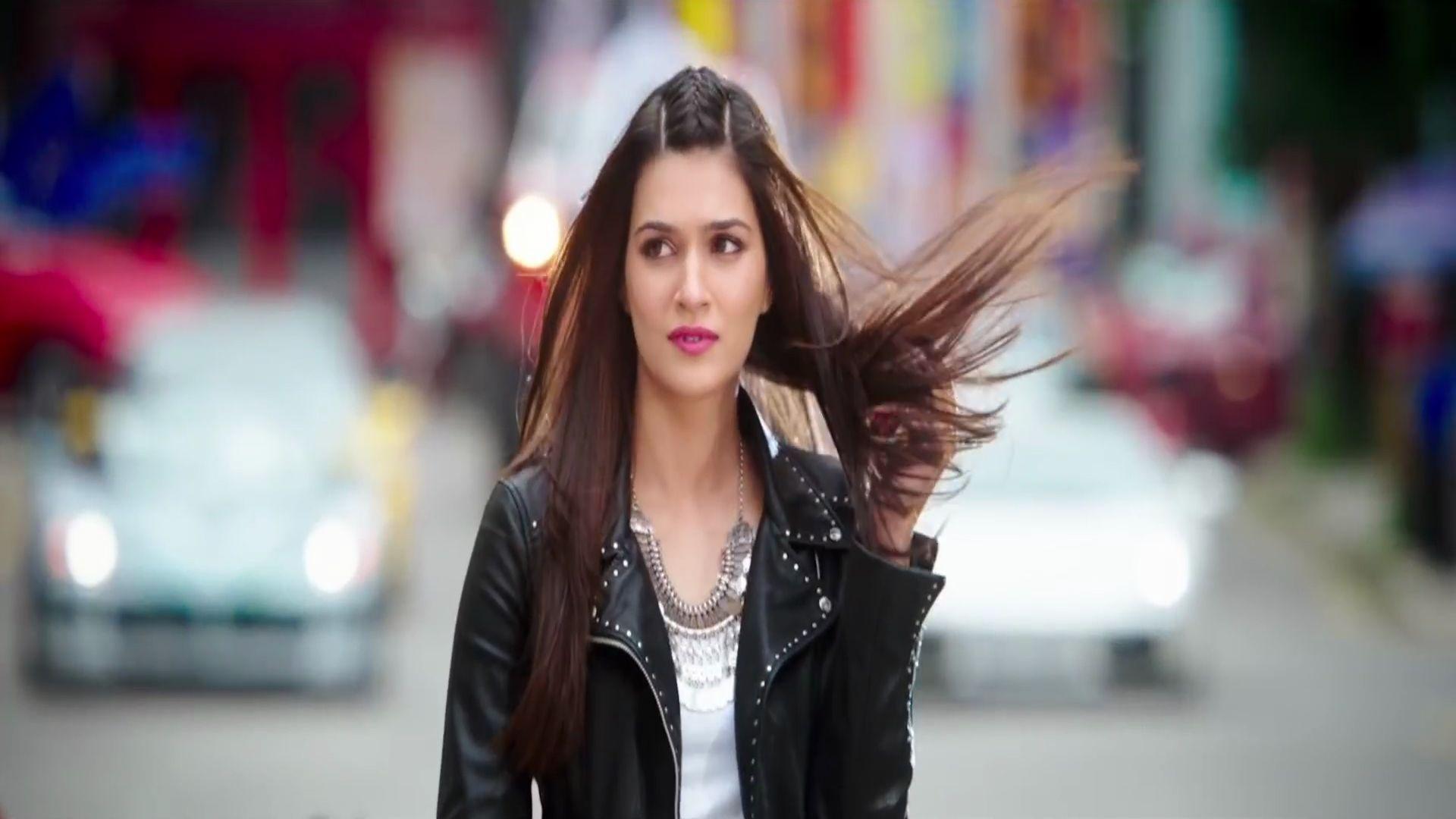 1920x1080 Kriti Sanon Jacket Sanon Wallpaper Dilwale