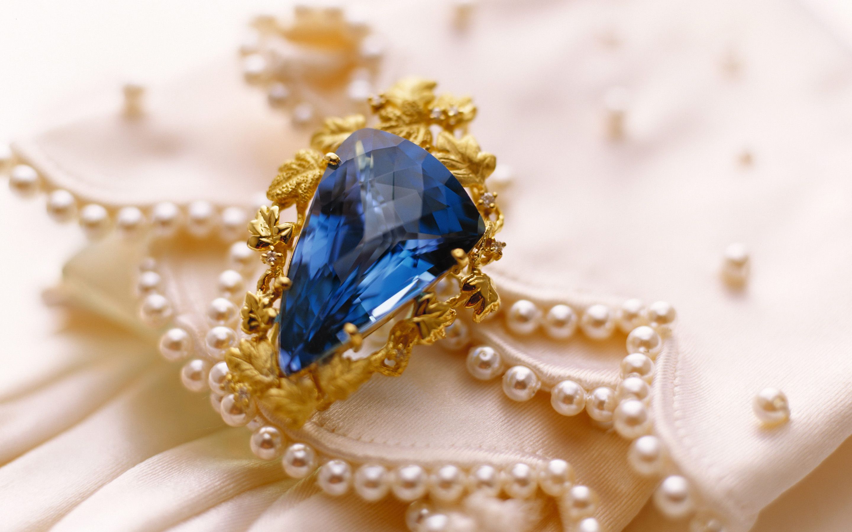 2880x1800 Jewelry Wallpaper