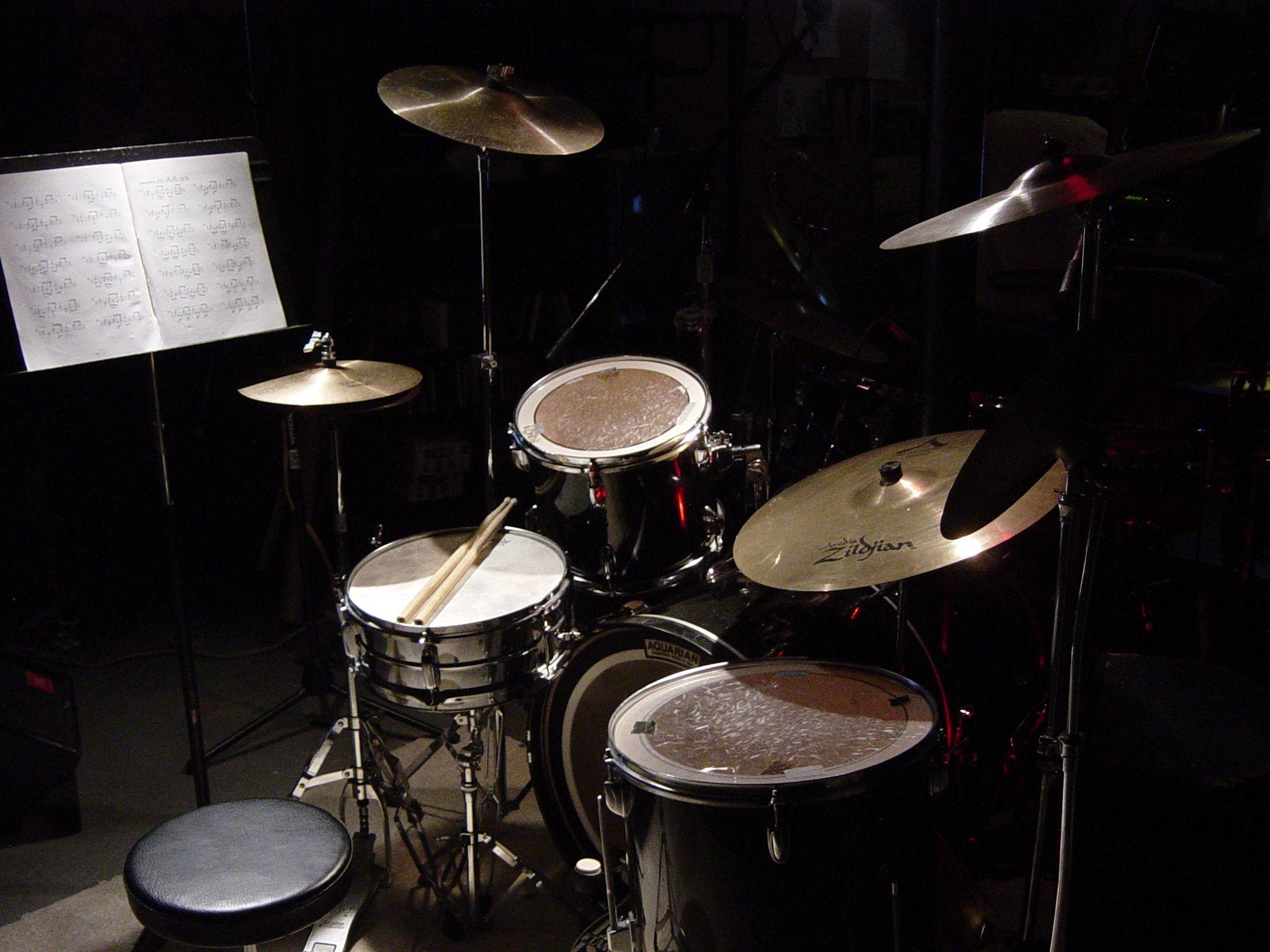 2048x1536 Drum Set Wallpaper
