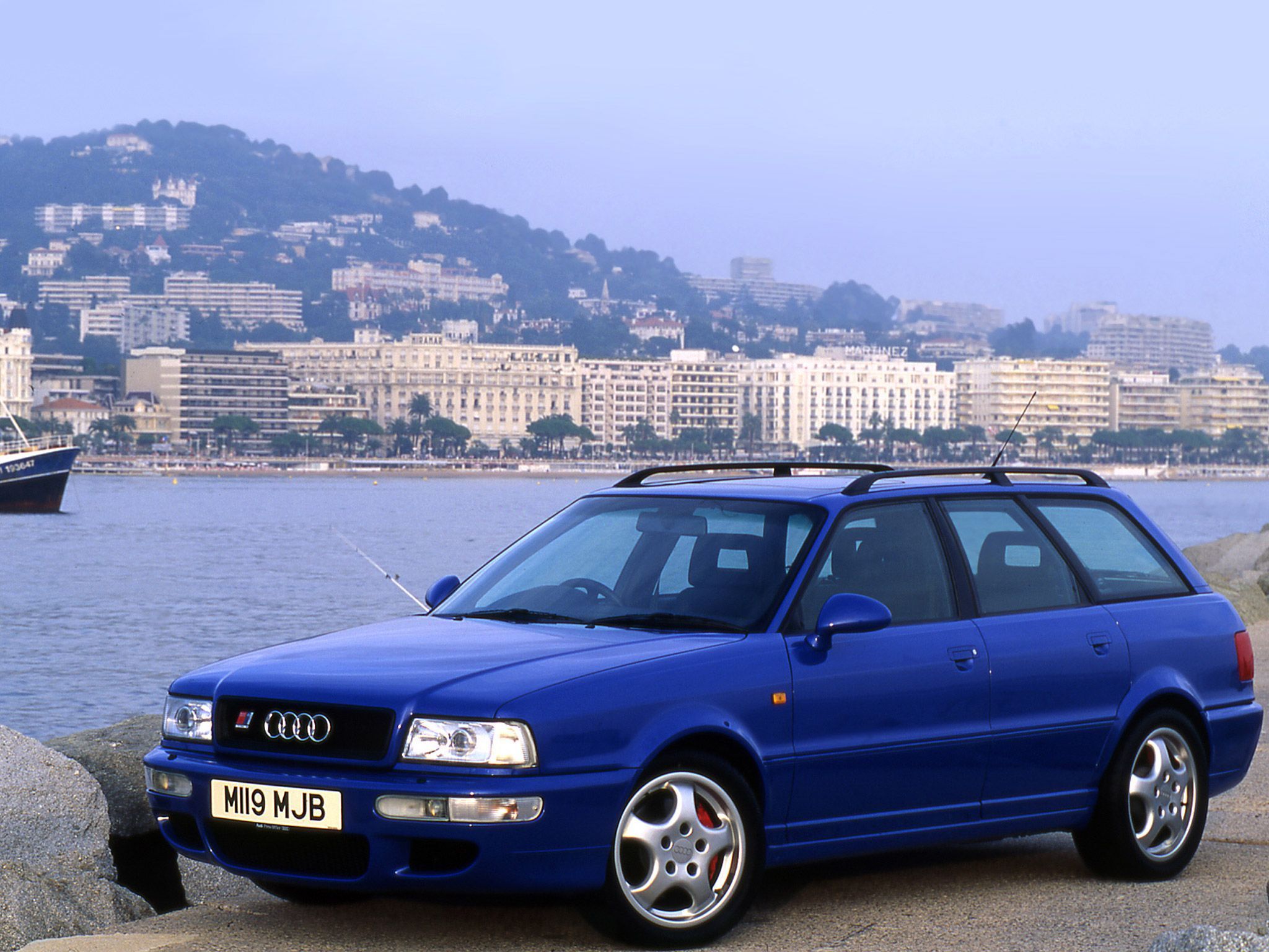 2048x1536 Audi RS2 Avant Wallpaper