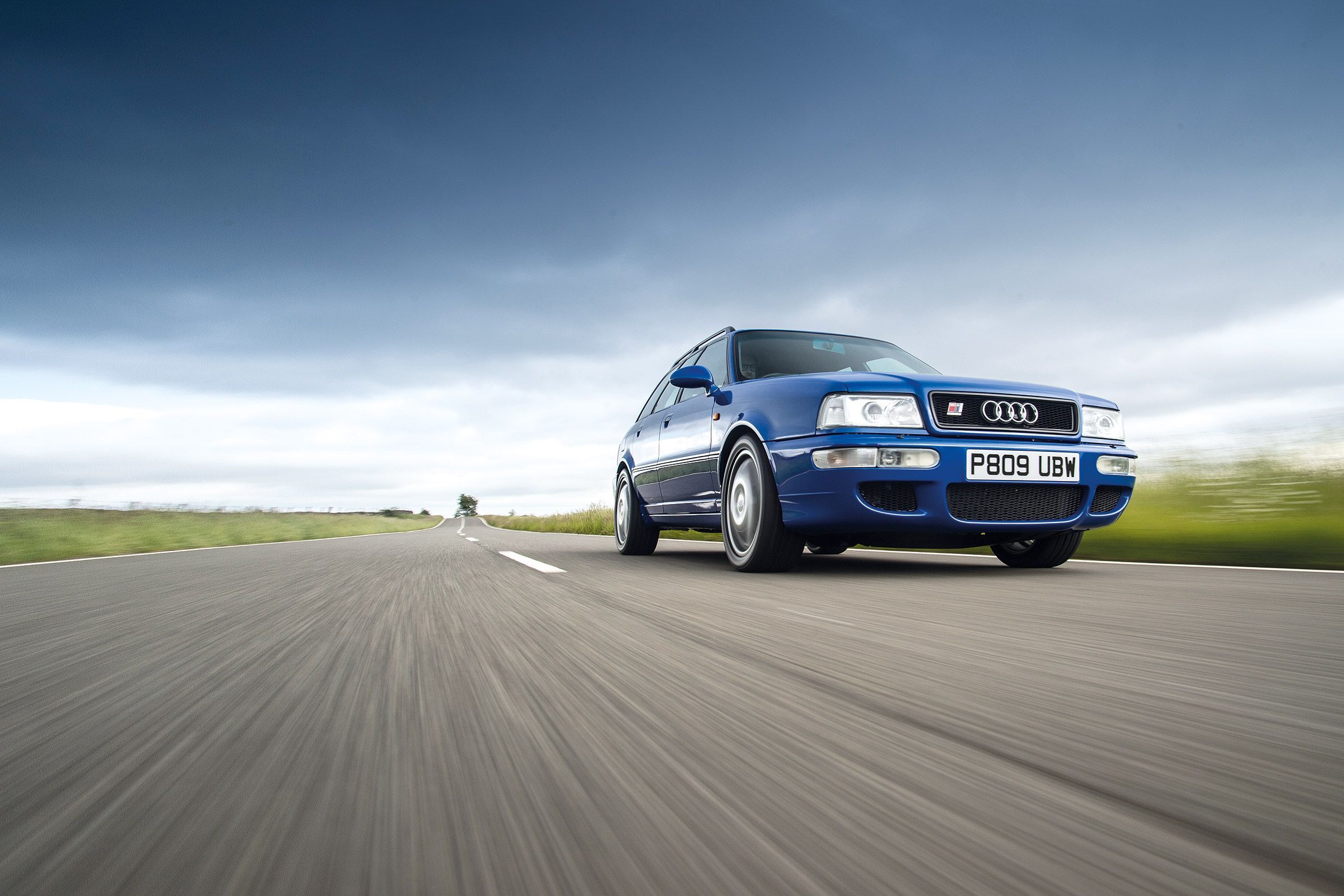 2400x1600 Audi RS2