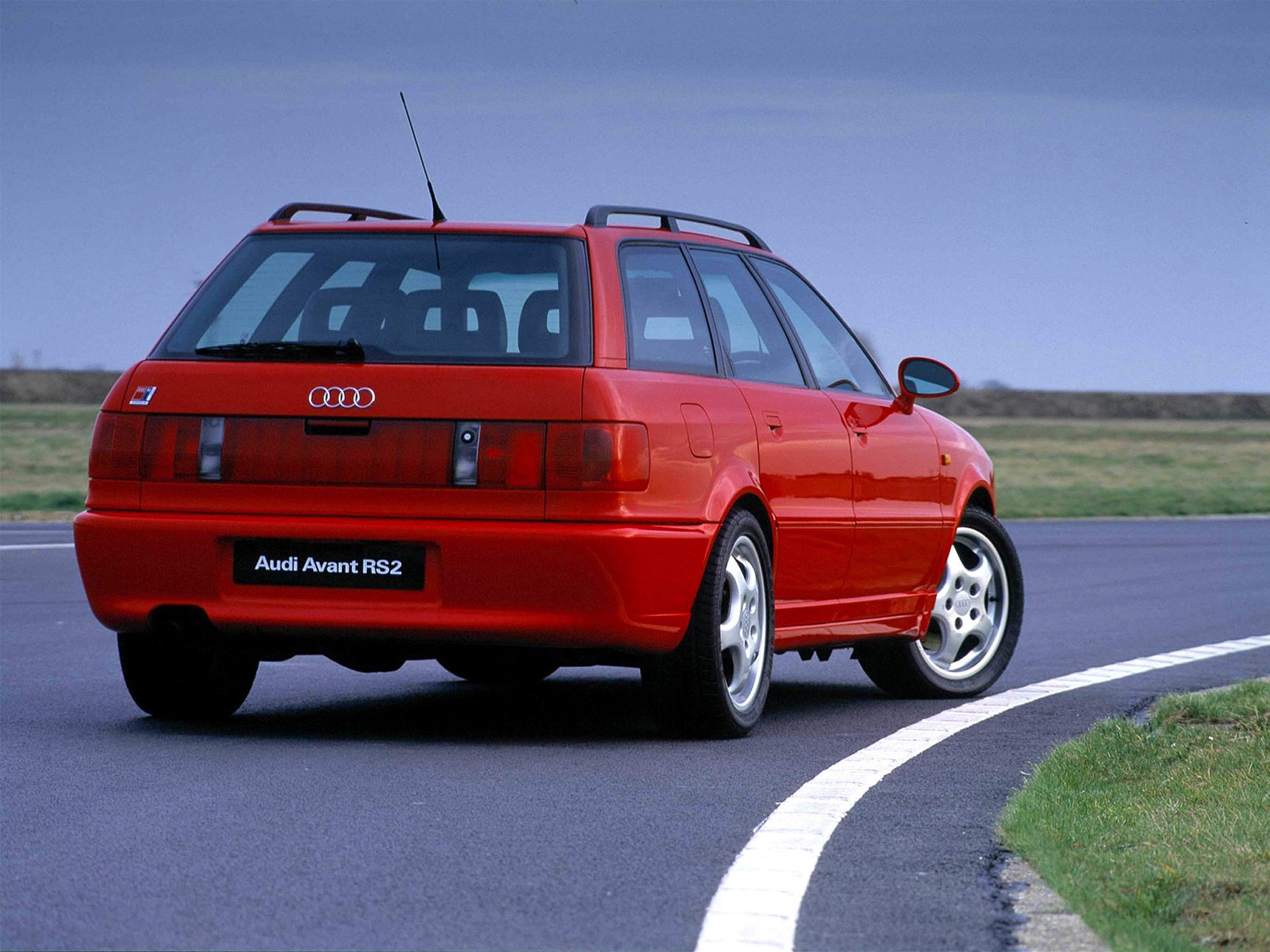 2048x1536 Audi RS2 Avant Wallpaper