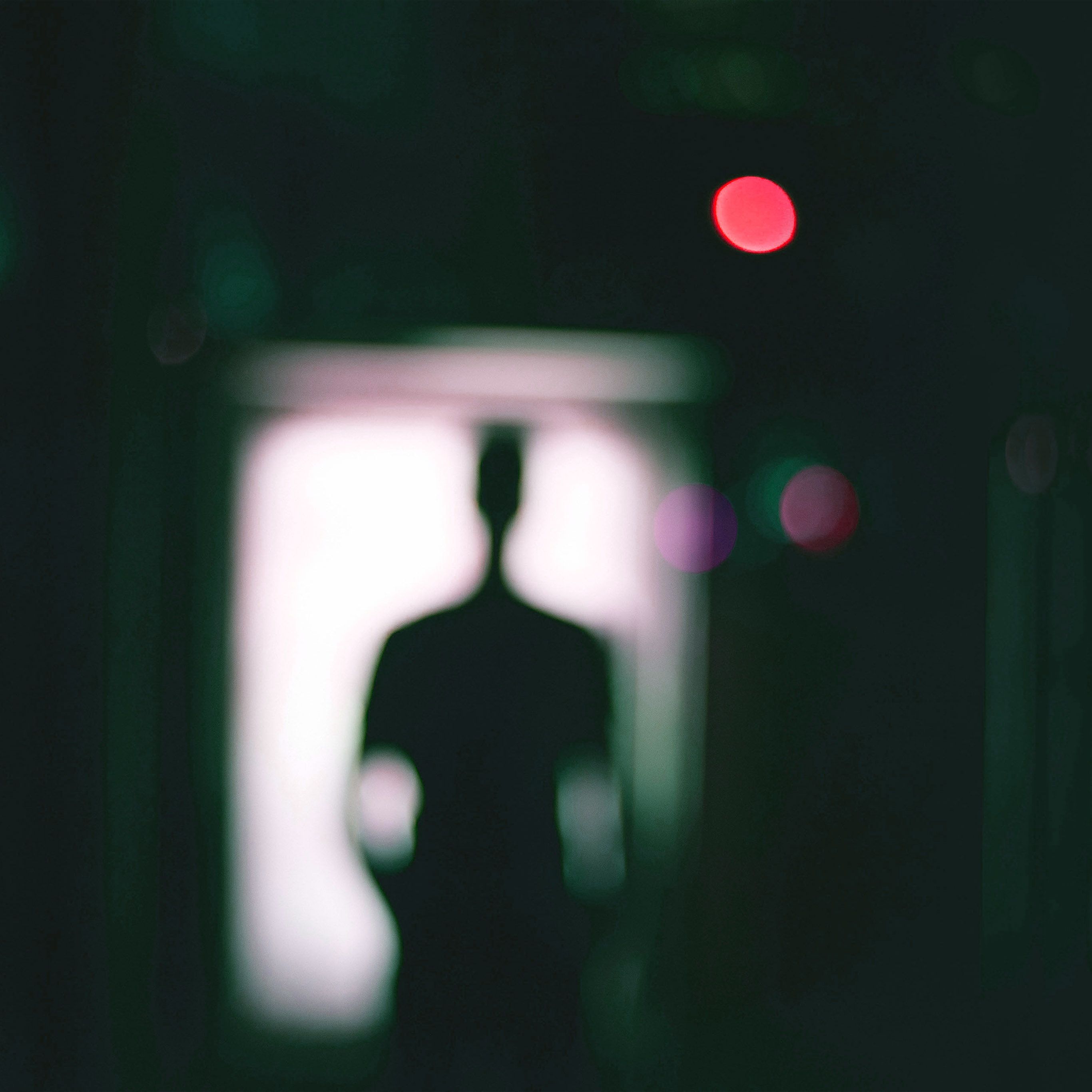 2732x2732 Bokeh Man Dark Illustration Art Green