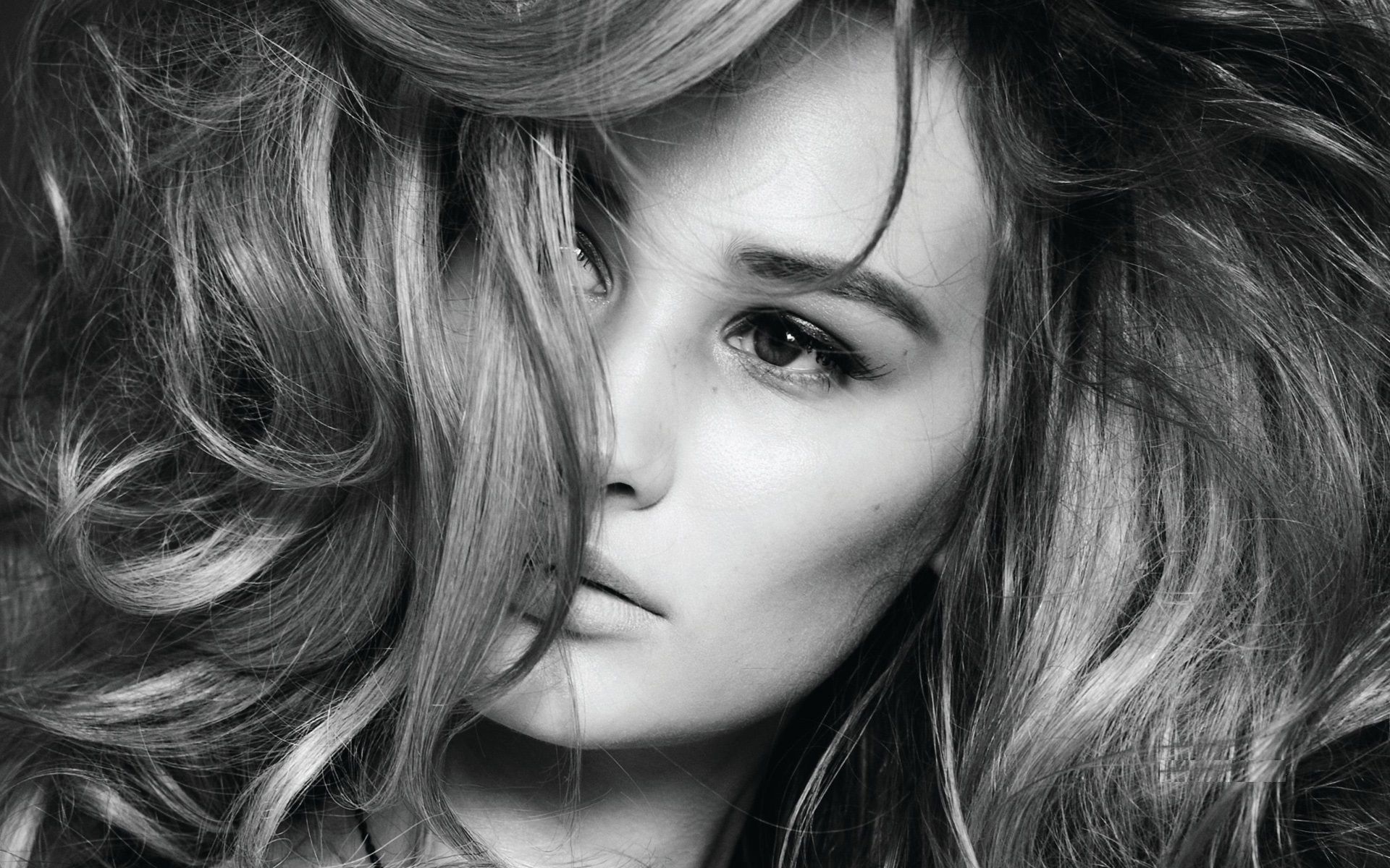 1920x1200 Beauty Girls Black White Wallpaper