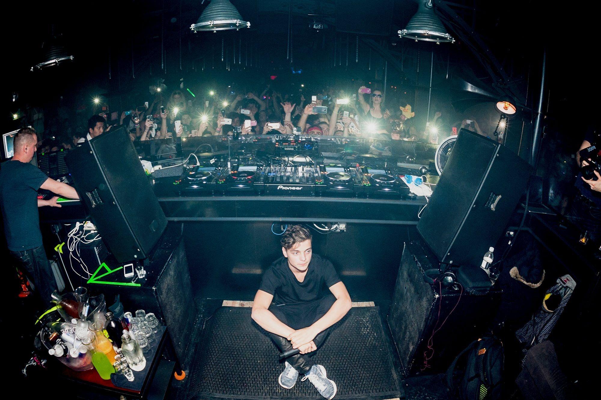 2000x1331 Martin Garrix HD Wallpaper Garrix Mobile Wallpaper