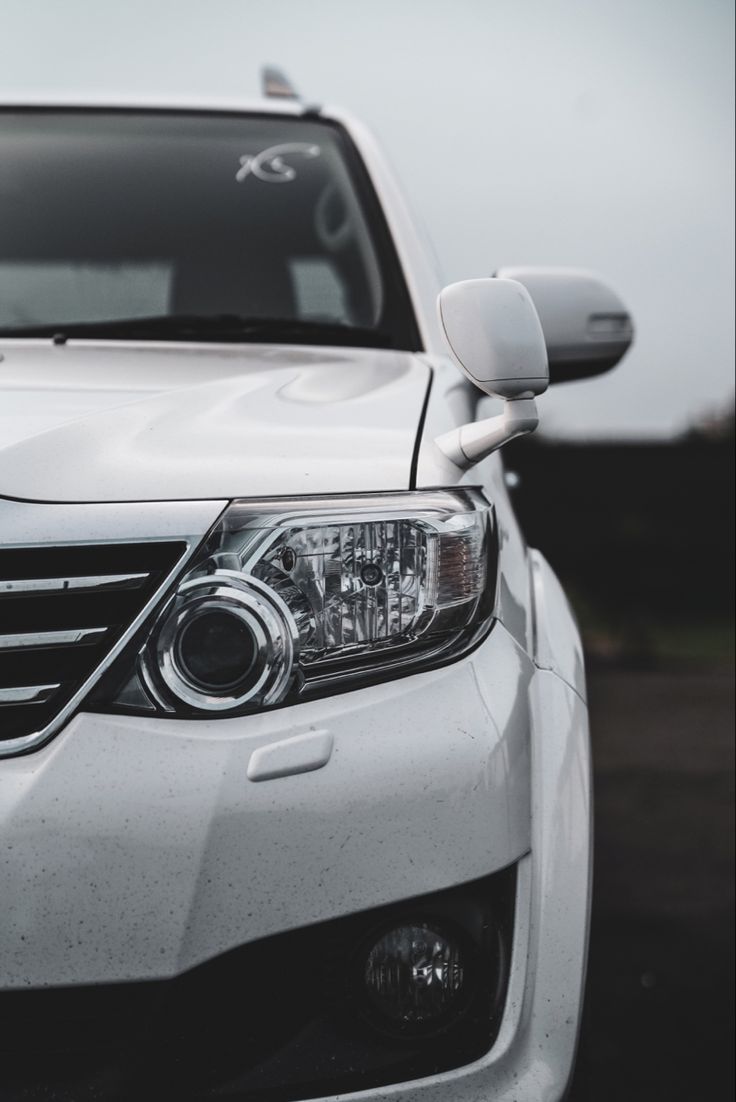 736x1102 Fortuner car wallpaper iphone
