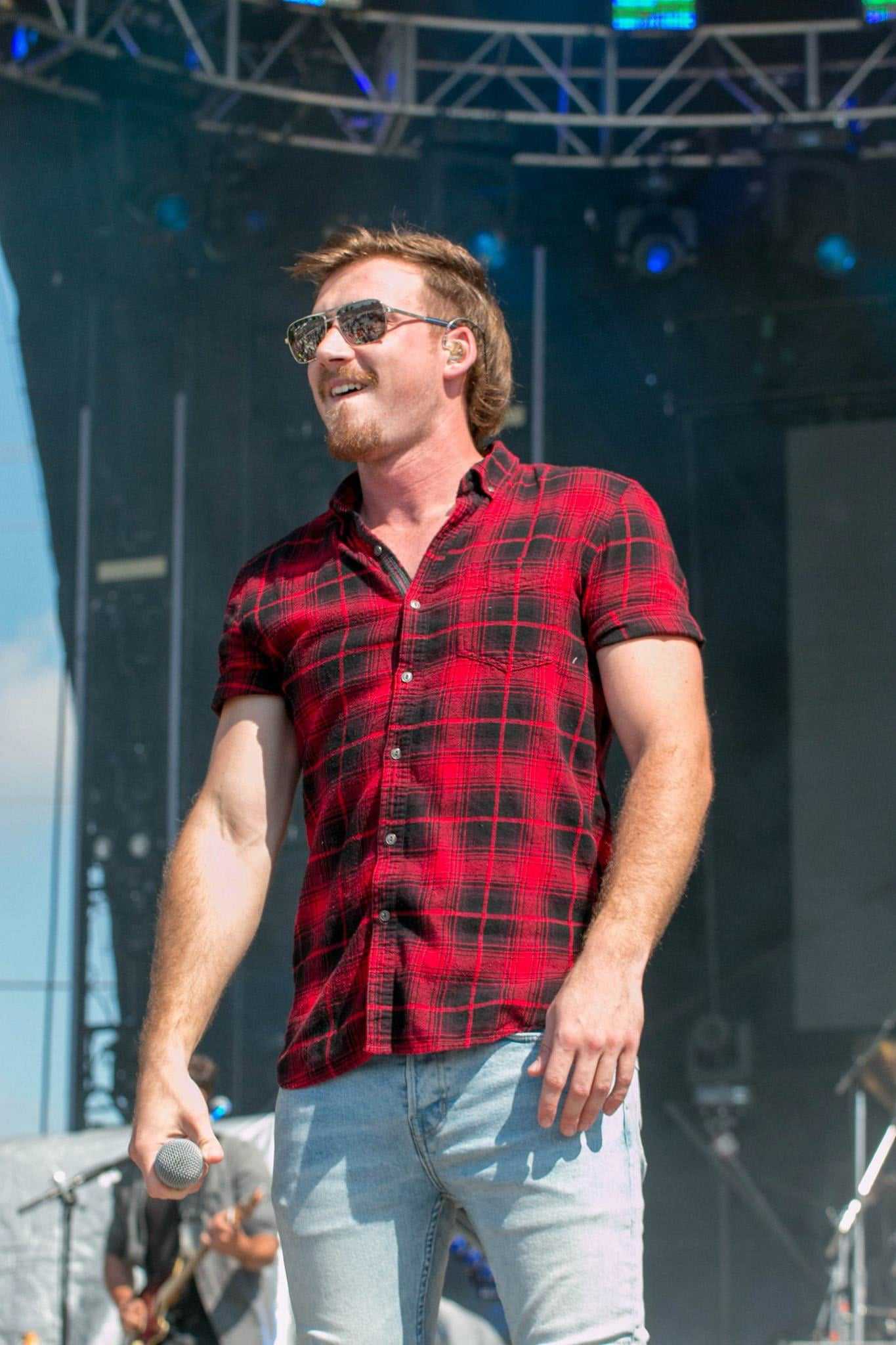 1365x2048 Morgan Wallen Wallpaper