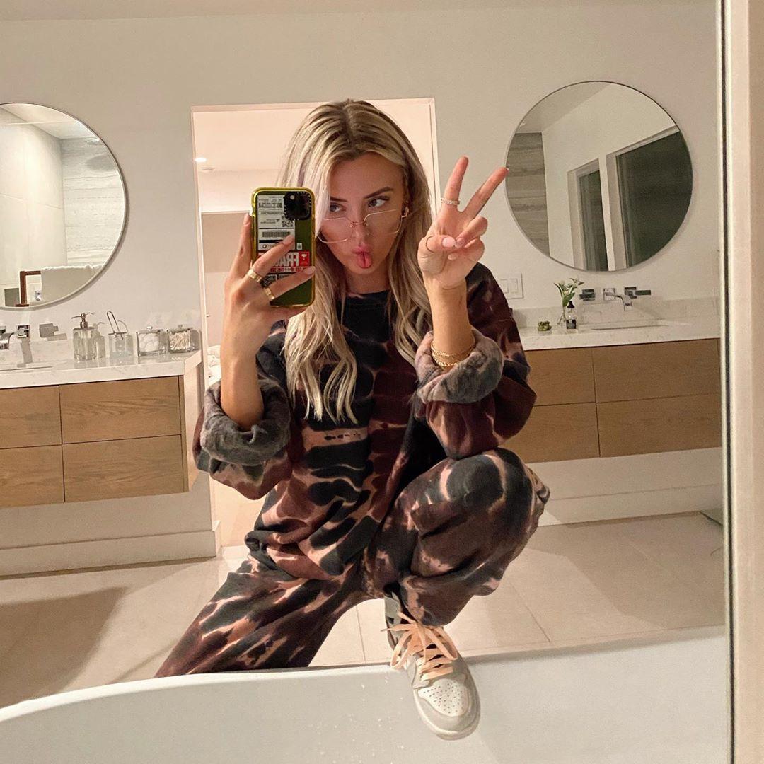 1080x1080 Video Game Streamer Corinna Kopf's