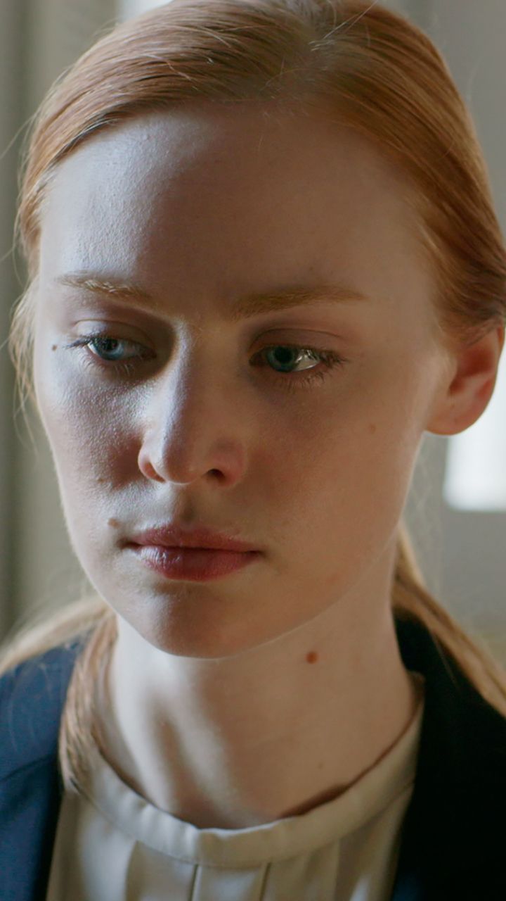 720x1280 Deborah Ann Woll Phone Wallpaper