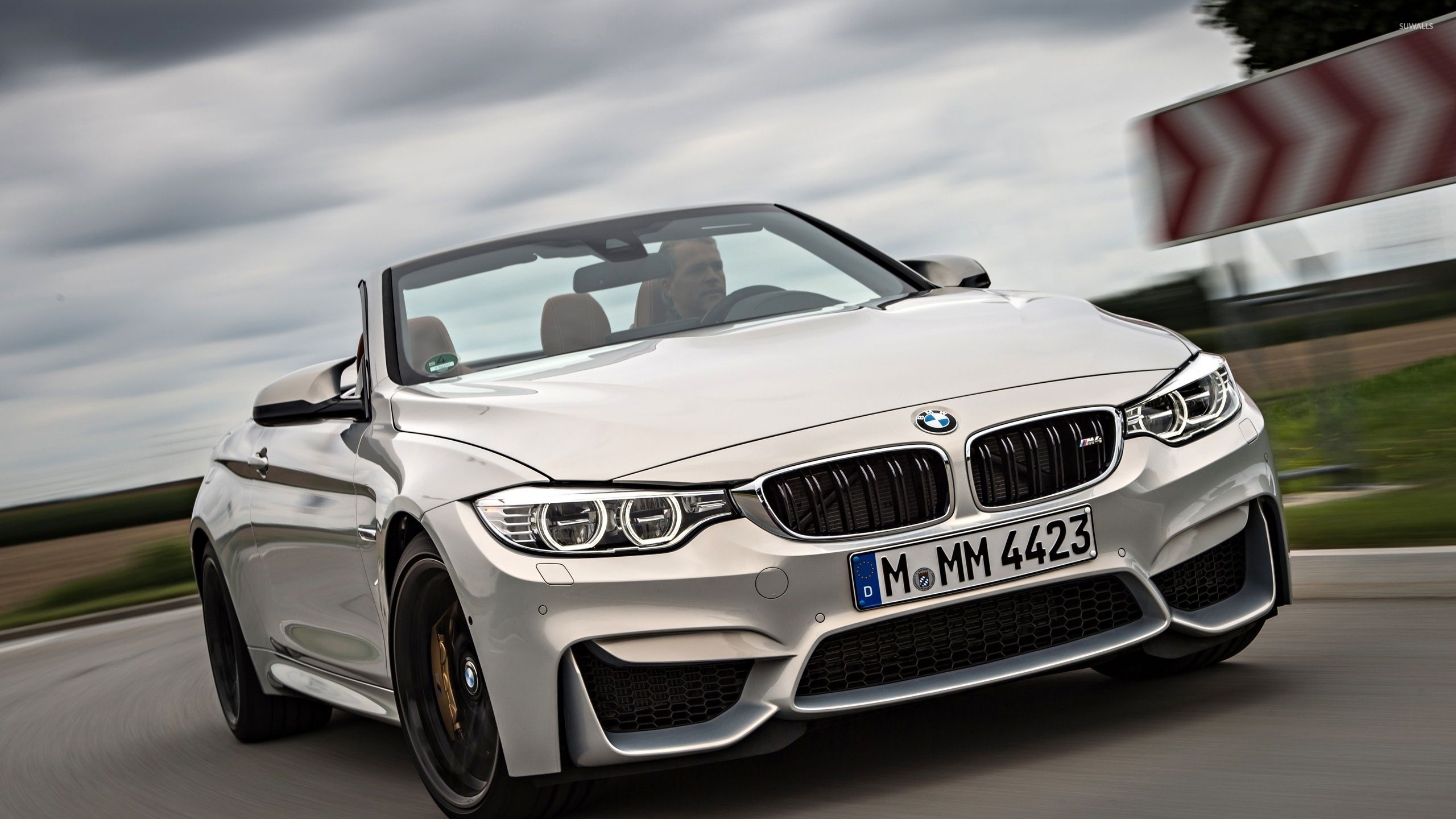 2560x1440 BMW M4 convertible front view wallpaper