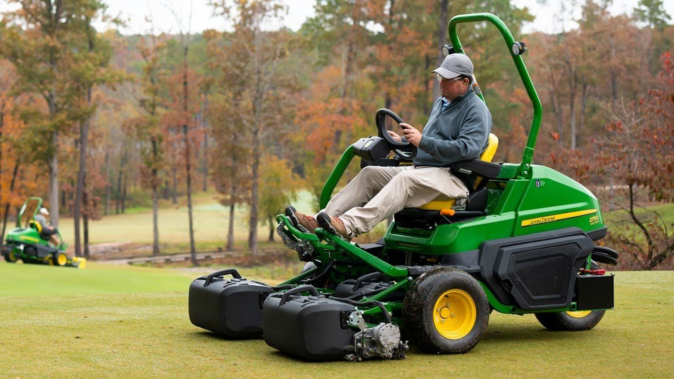 1366x768 E Cut™ Hybrid Triplex Mower