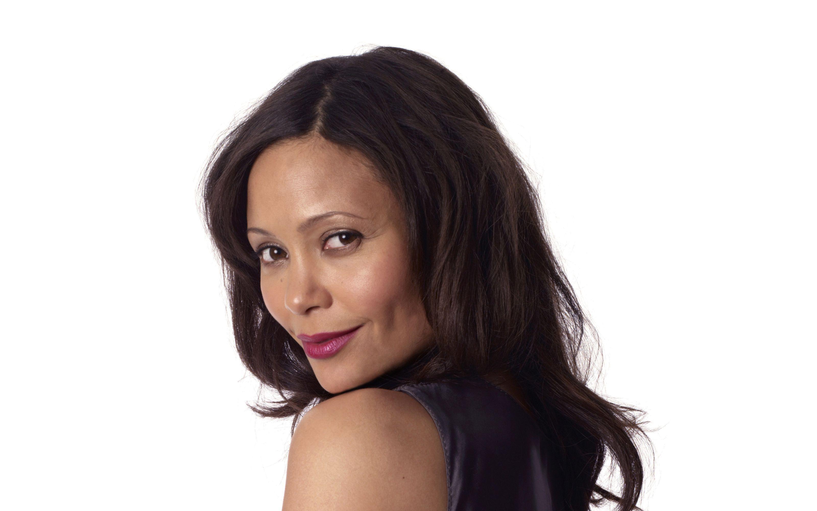 3200x2000 Thandie Newton Wallpaper Background