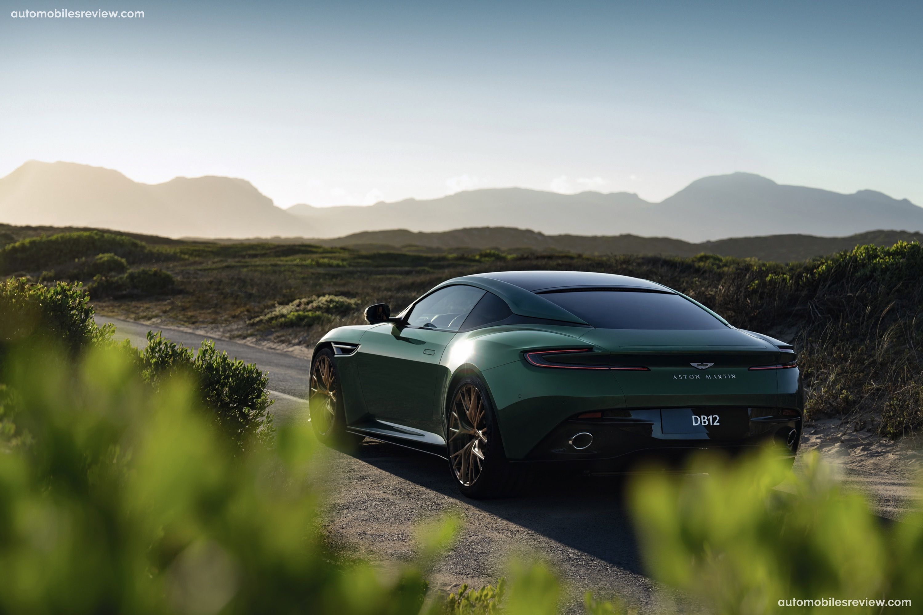 3000x1999 Aston Martin DB12 (2024) 19 of 33