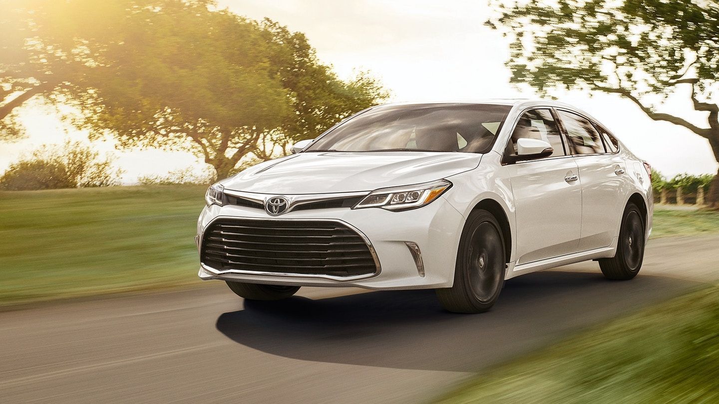 1440x810 Toyota Avalon Hybrid near CO Springs