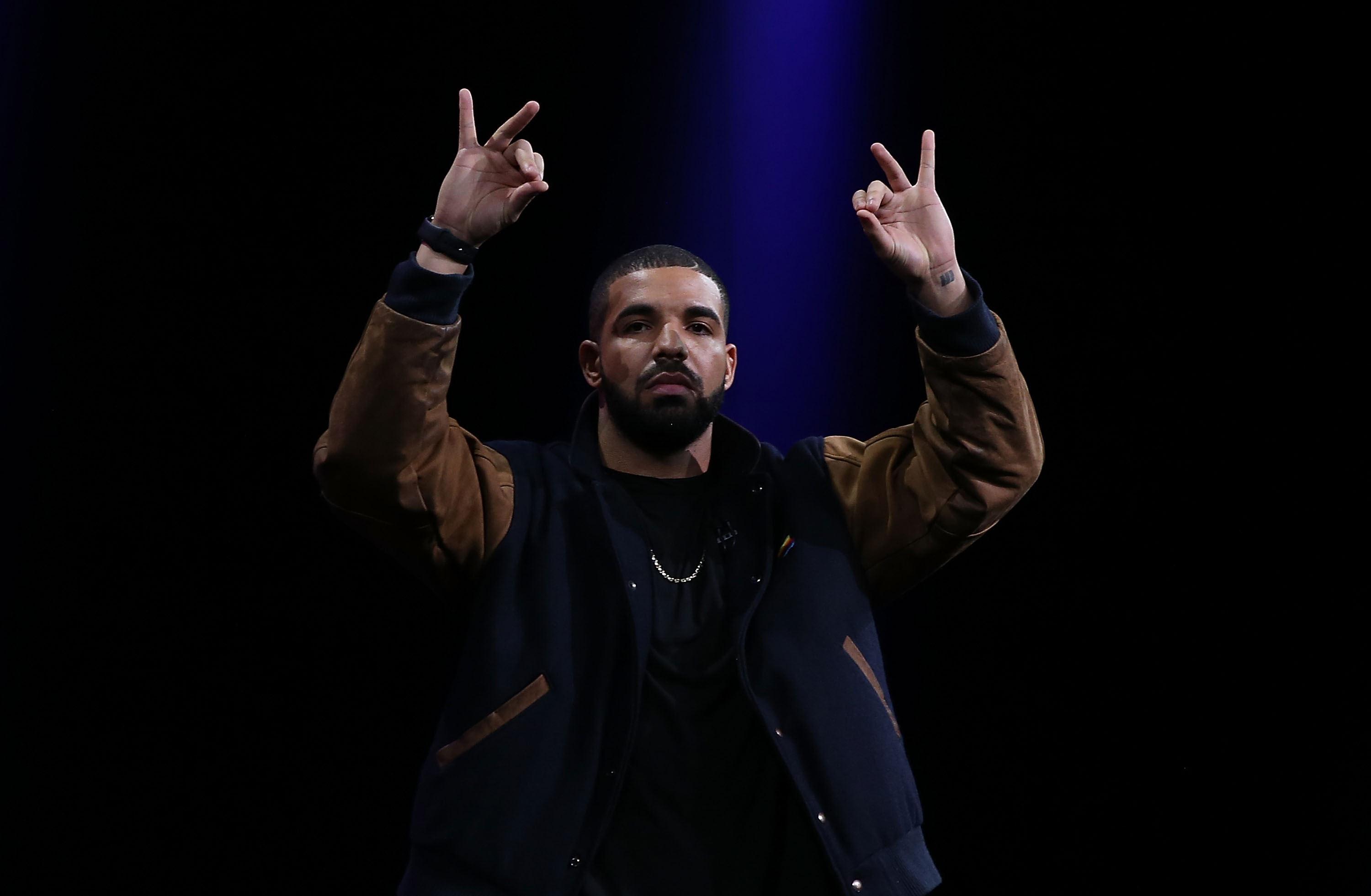 3000x1962 UPDATE: #DrakeAlwaysOnBeat Is The Best Thing On The Internet Right Now