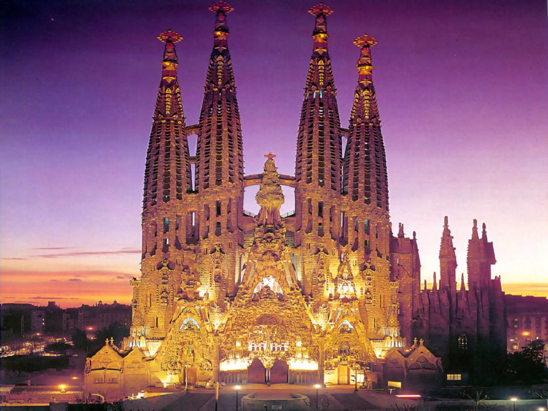 1126x844 Sagrada Familia At Night Wallpaper