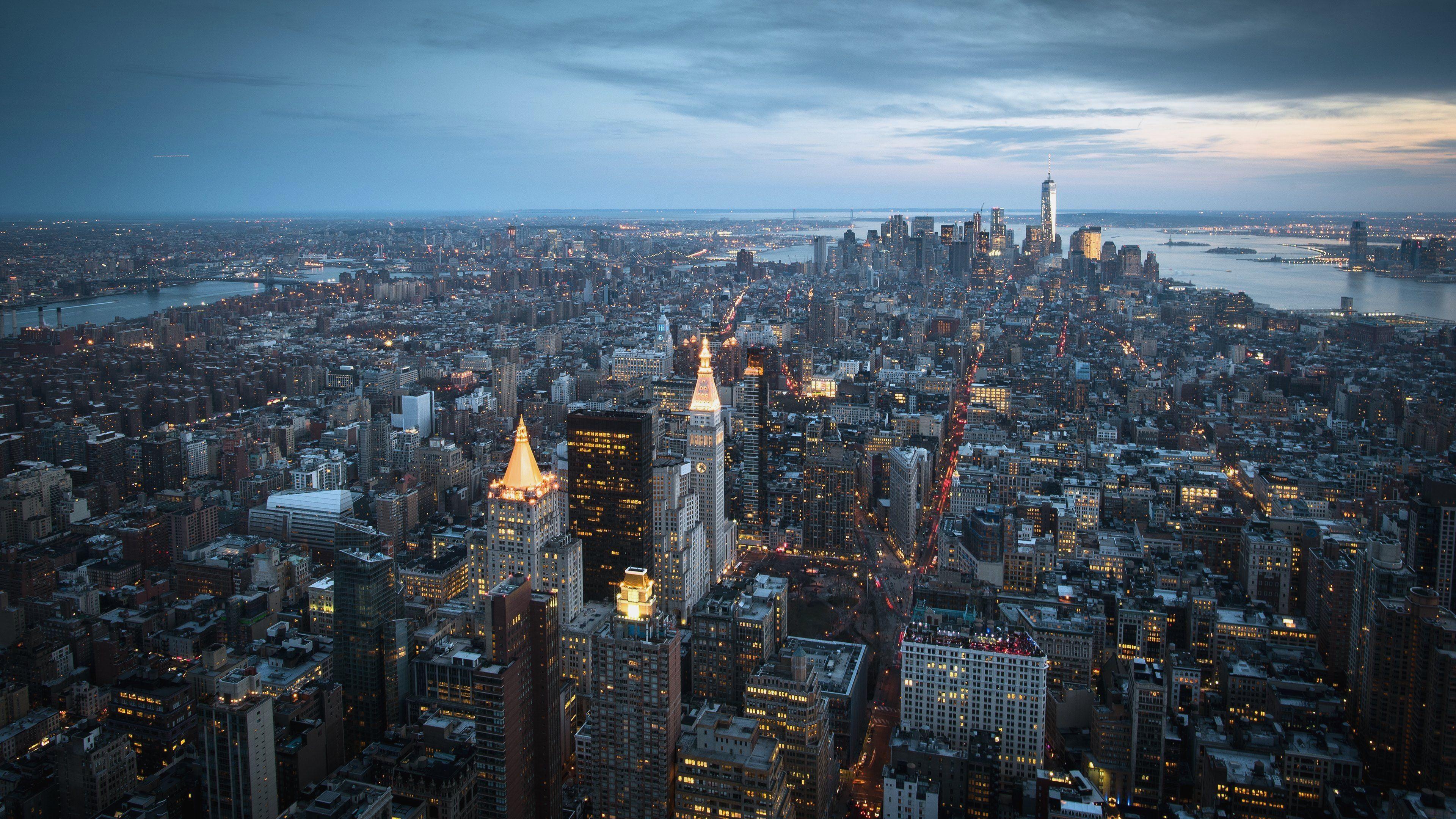 3840x2160 Looking At Manhattan From Empire State Building Wallpaper