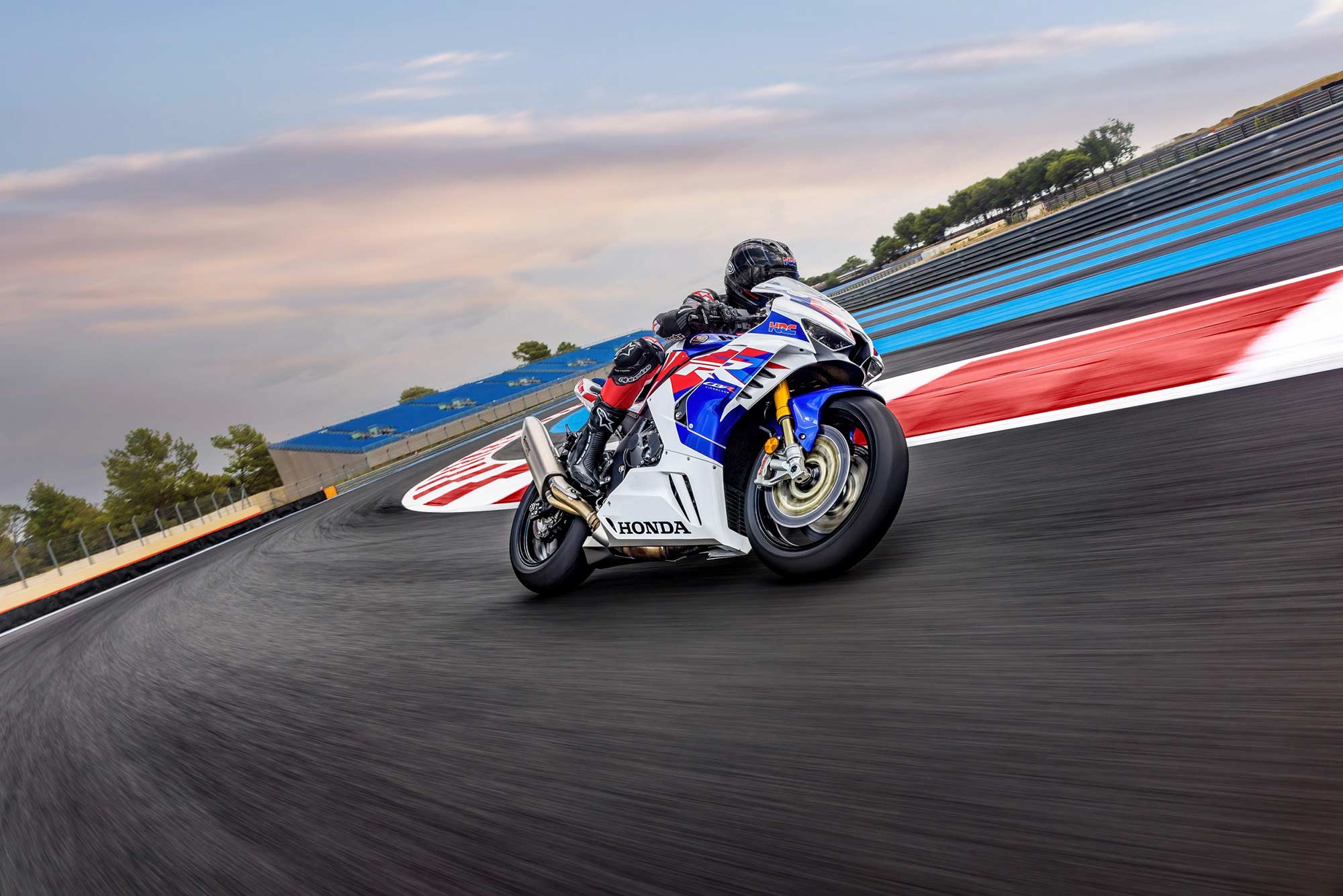 2000x1334 Honda Fireblade Gets Subtle Tweaks