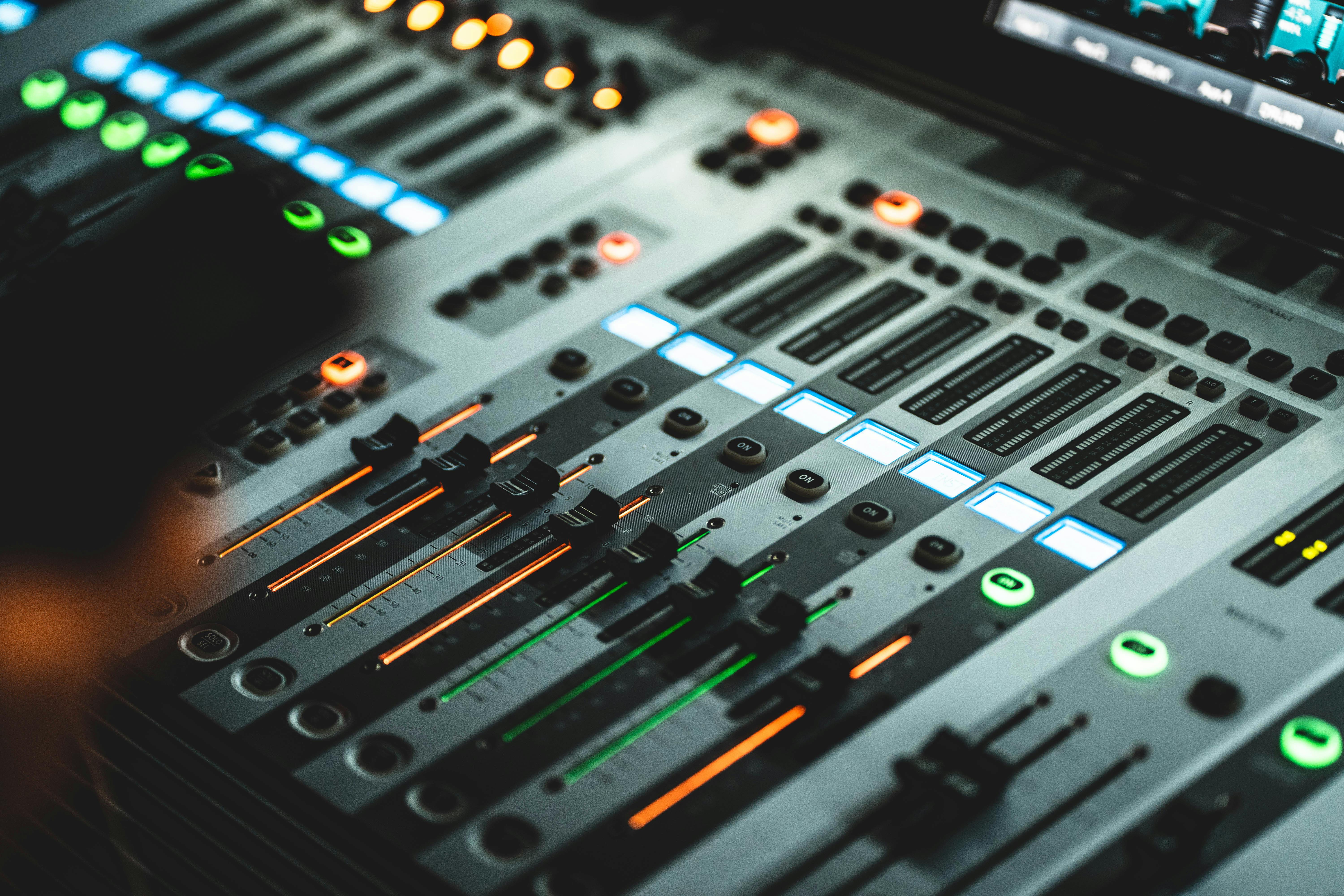 6000x4000 White and Gray Audio Mixer · Free Stock