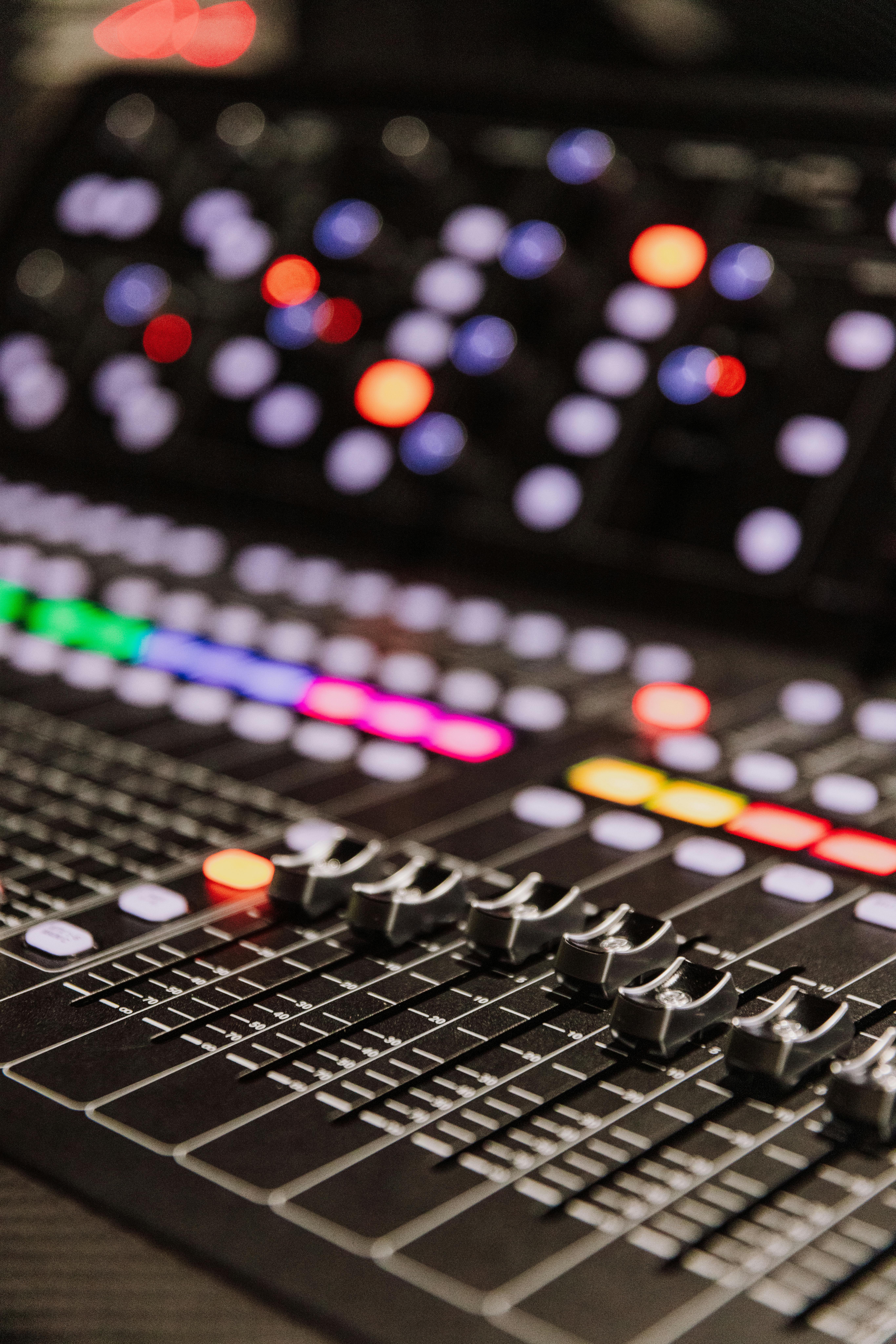 5464x8192 Audio Mixer · Free