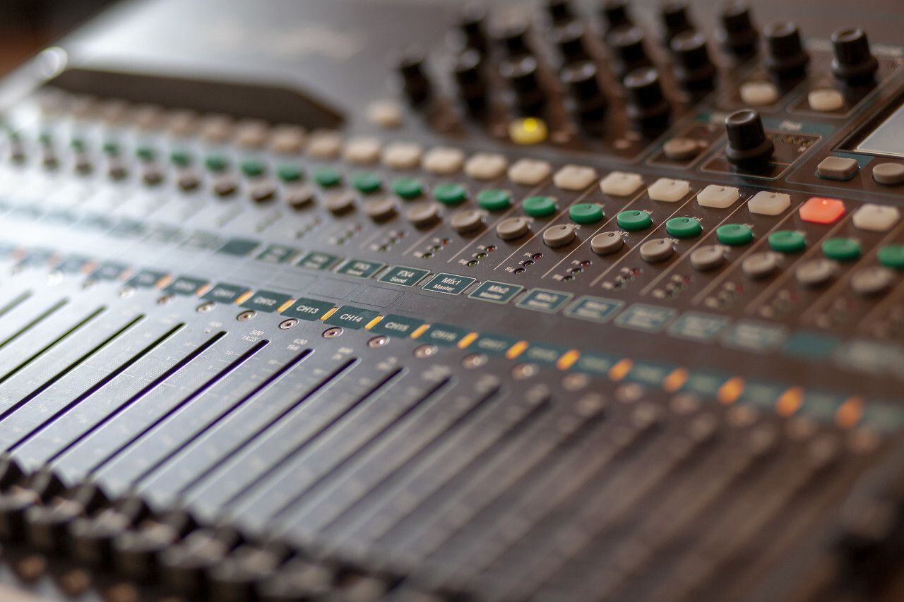 1280x853 audio mixing console show