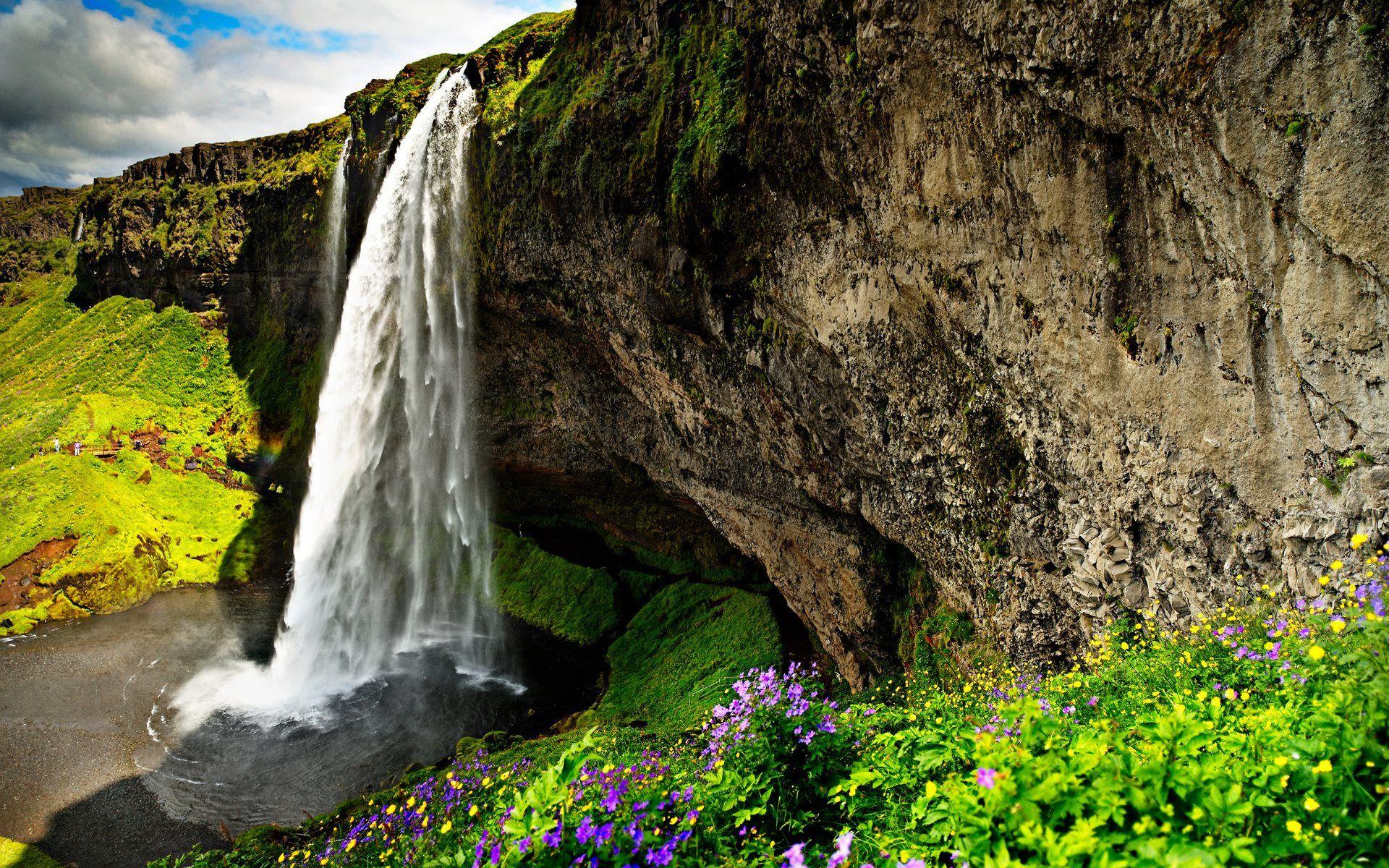 1920x1200 Gorgeous Waterfalls Over A Cliff Wallpaper