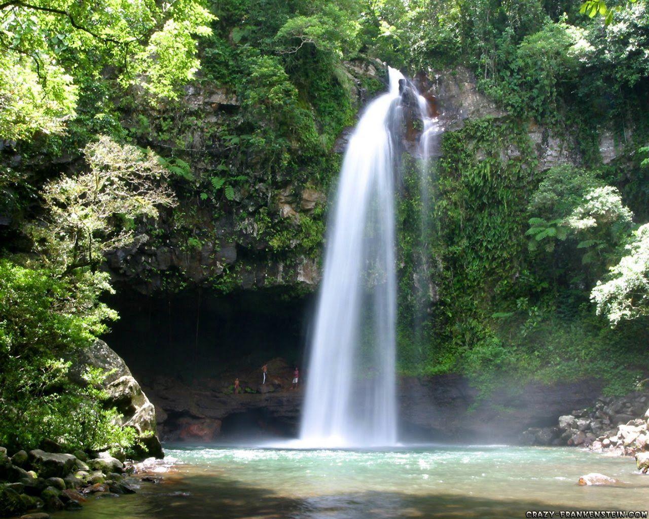 Шум далекого водопада. Водопады Боума. Водопад Фиджи. Таити водопады. Fiji водопад янграша.