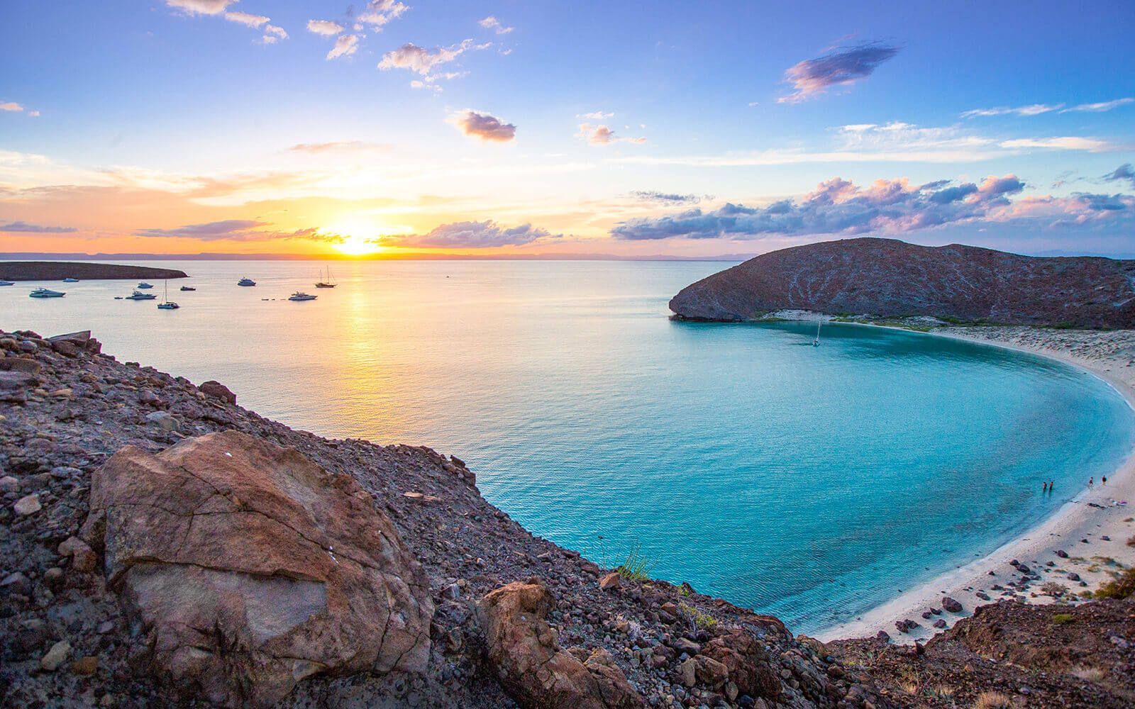 1600x1000 Baja California Luxury Yachting
